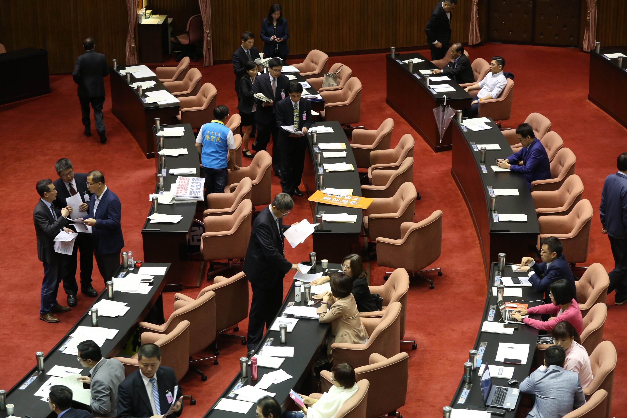 立法院院會今（17日）三讀同婚專法通過。