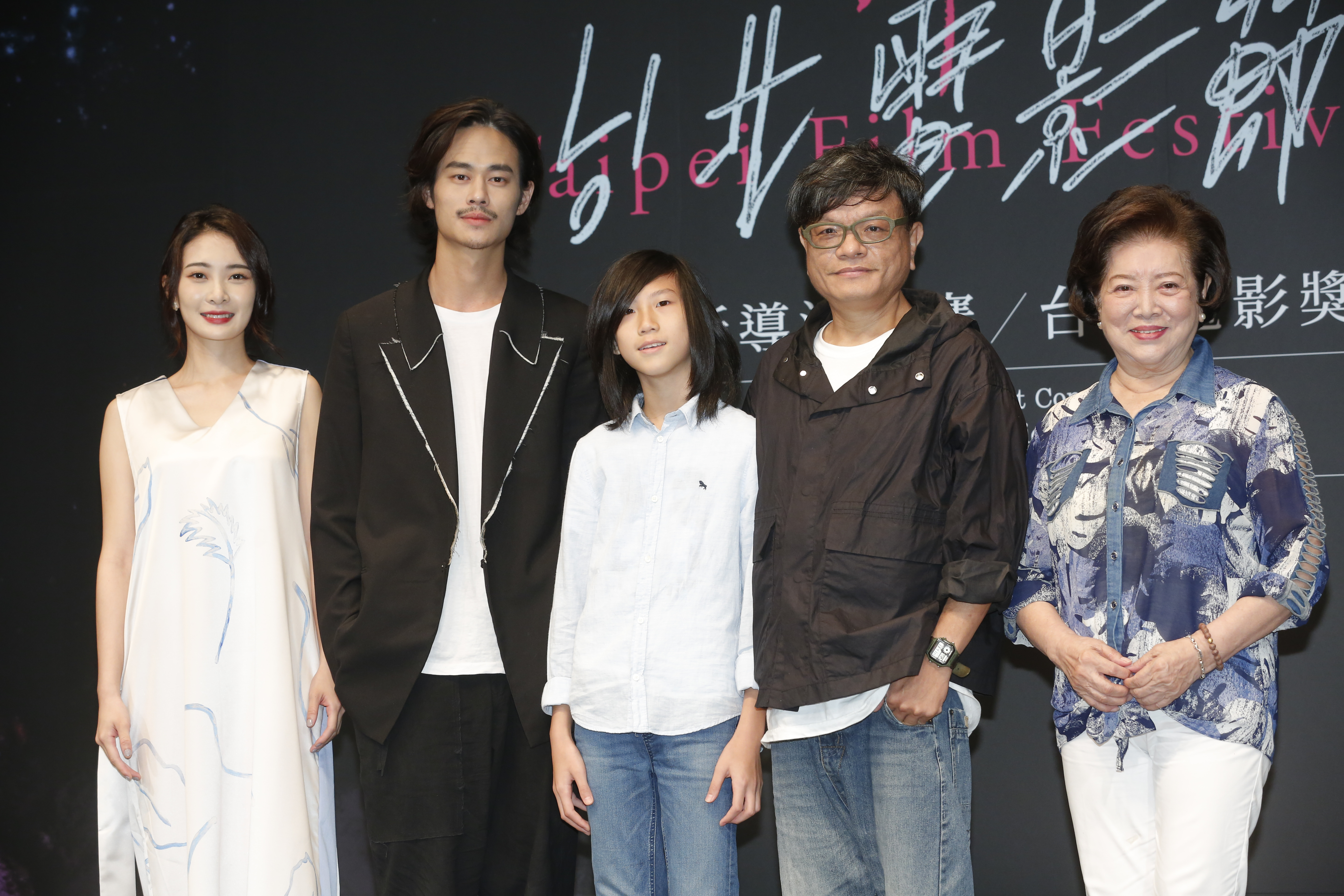 入圍台北電影獎國際新導演競賽《野雀之詩》代表，李亦捷（左起）、夏騰宏、高於夏、導演施立、以及入圍最佳女配角的陳淑芳。