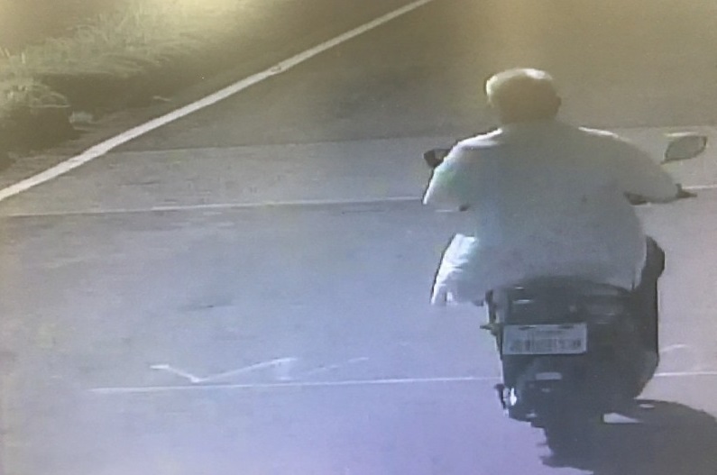 彰化線西鄉辛姓老翁本月13日失蹤，警方提供他出現在彰濱工業區線西區的身影。（警方提供）