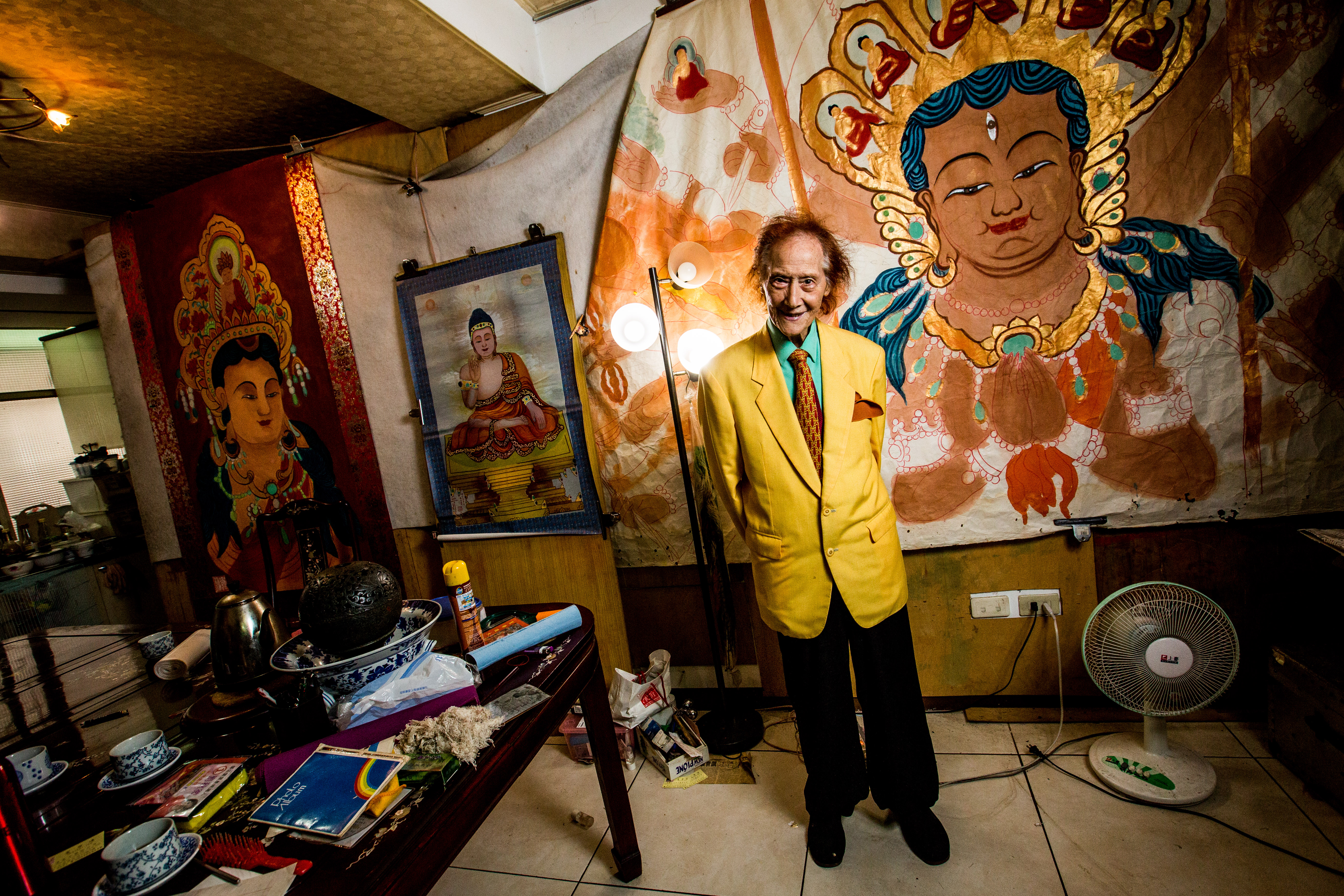 問夏華達何謂佛，他說佛就是覺悟。問他覺悟了嗎?他說「我清心自在，基本上覺悟了。」「所以你成佛啦？」「那只是符號，重要嗎？」