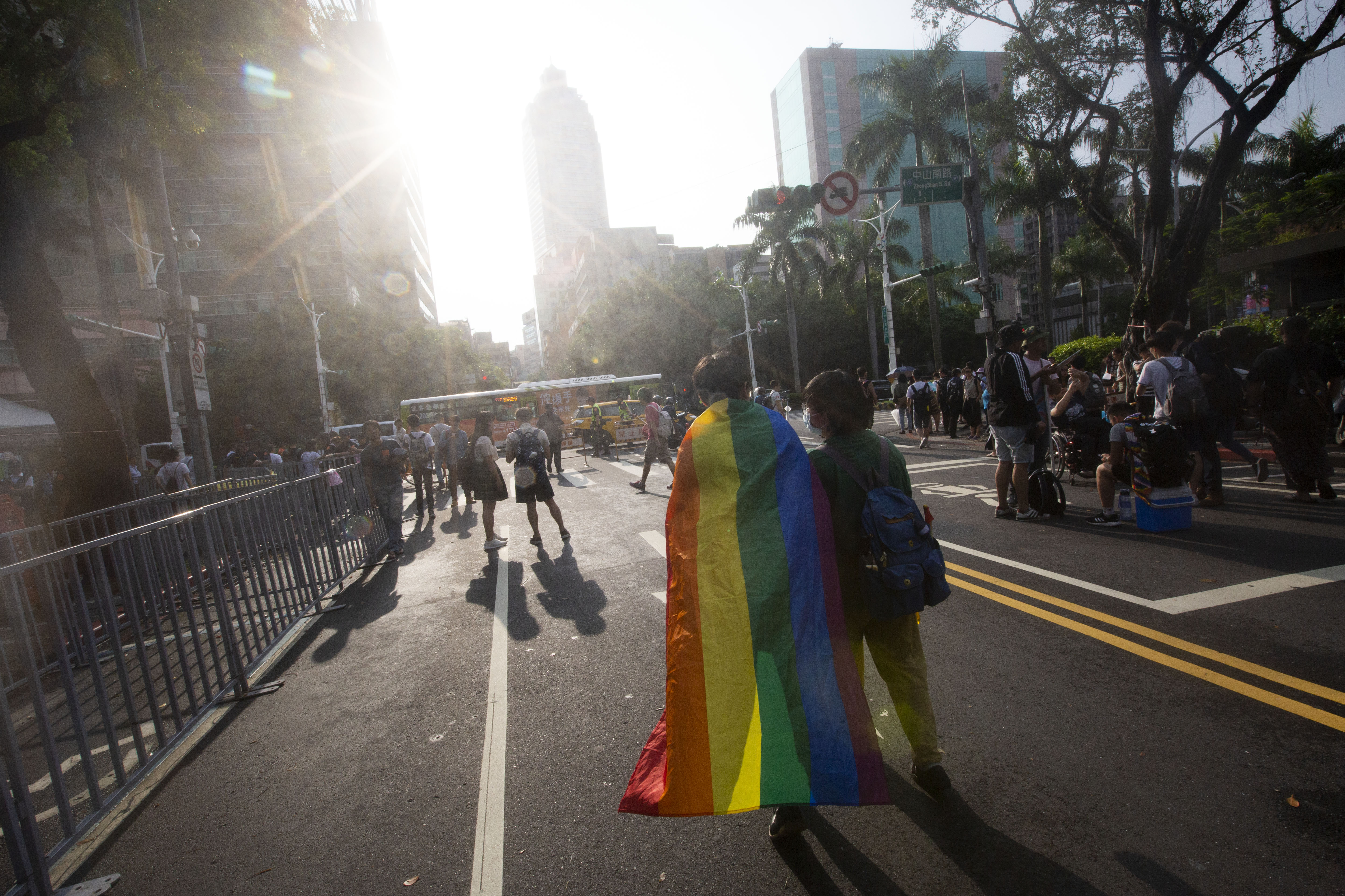 台灣成為亞洲第一個同性婚姻合法化的國家，24日起開放登記，內政部表示公家機關準備好了。