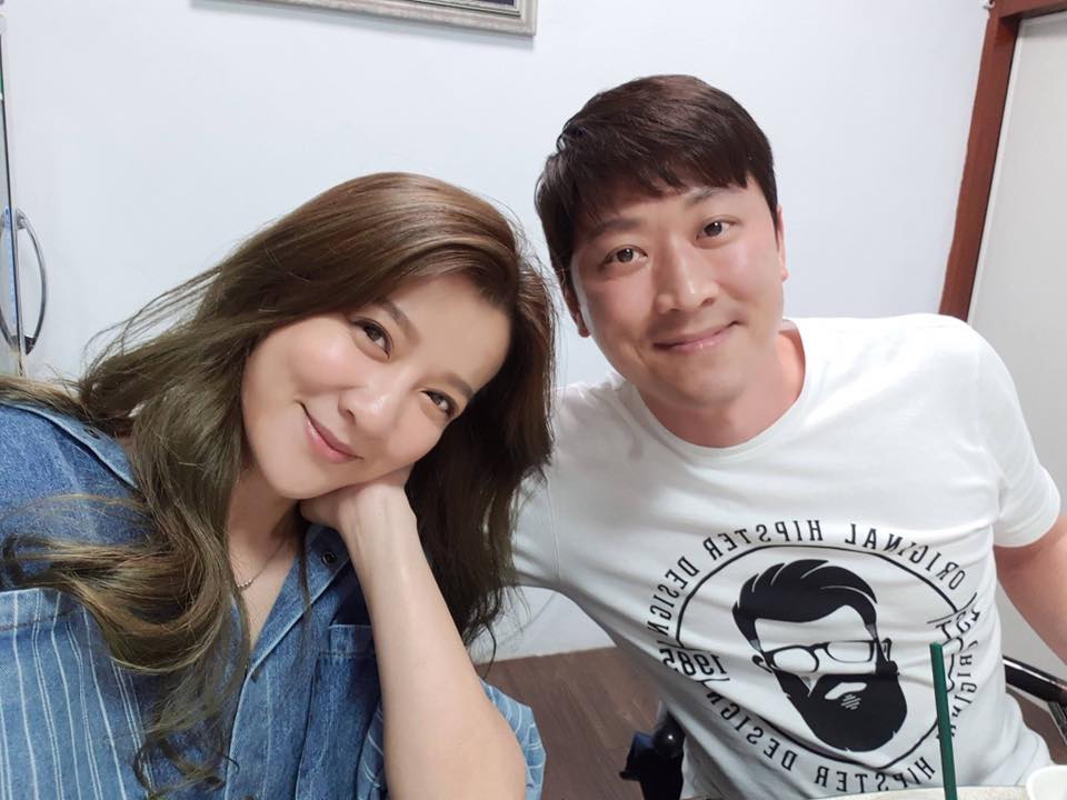 侯昌明及曾雅蘭兩人結婚加交往時間達22年。（翻攝自侯昌明臉書）