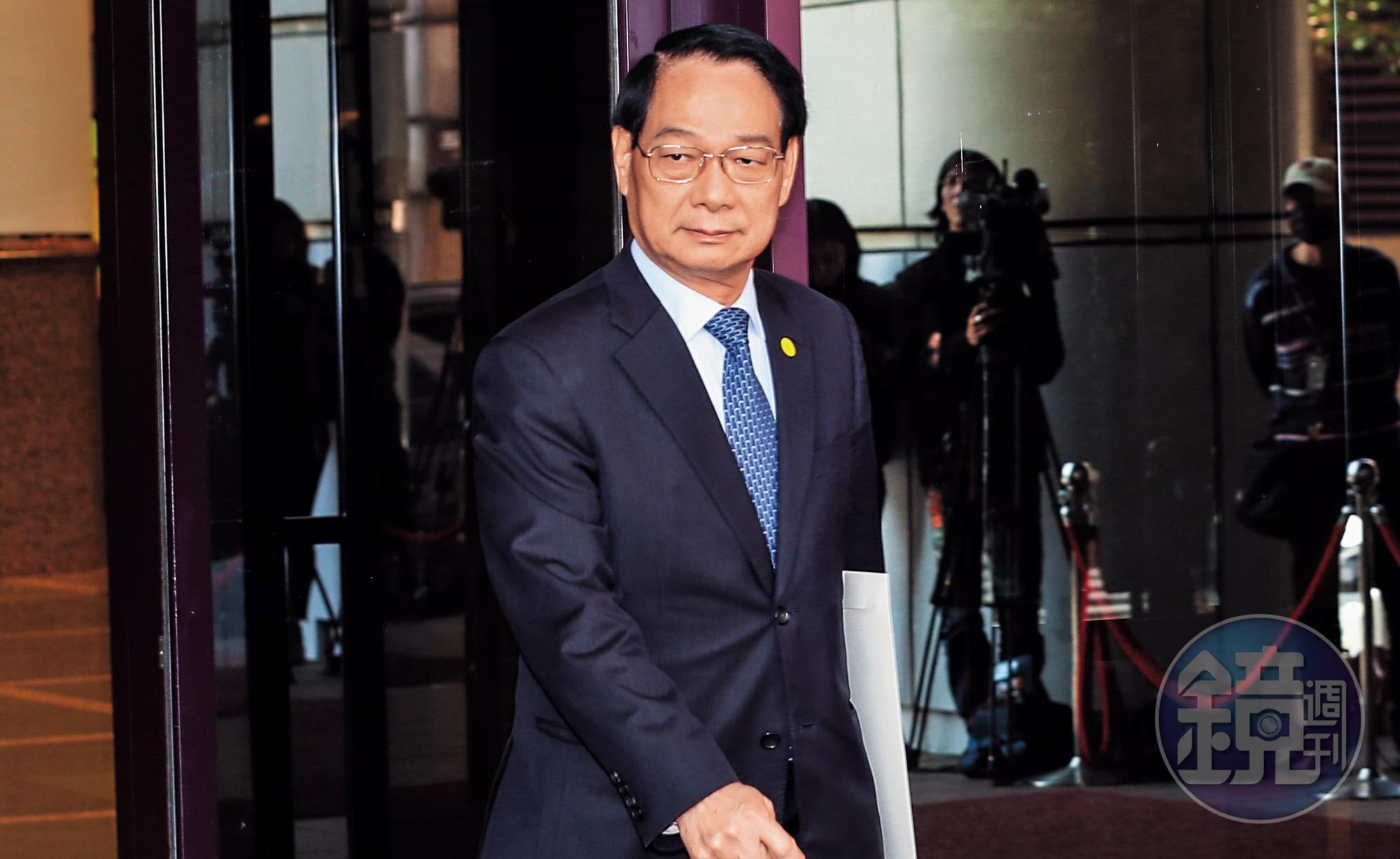 聯立汽車董座、國民黨中常委呂學樟，遭爆違法利用工業設施用地經營賓士展示中心。