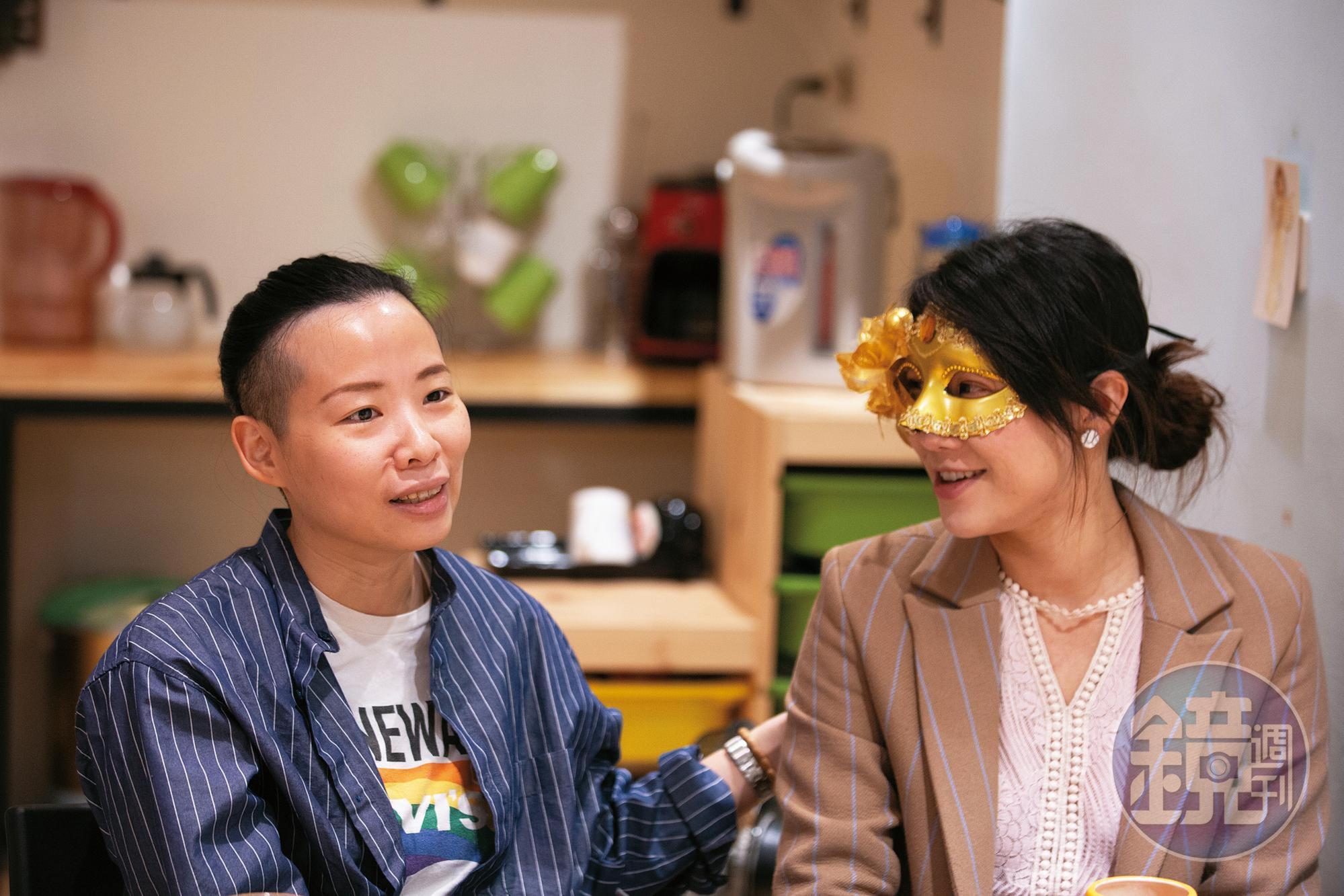 簡莉穎(左)是厭世姬(右)的第一個女友,2人相處模式是細膩體貼對方需求,好好溝通。