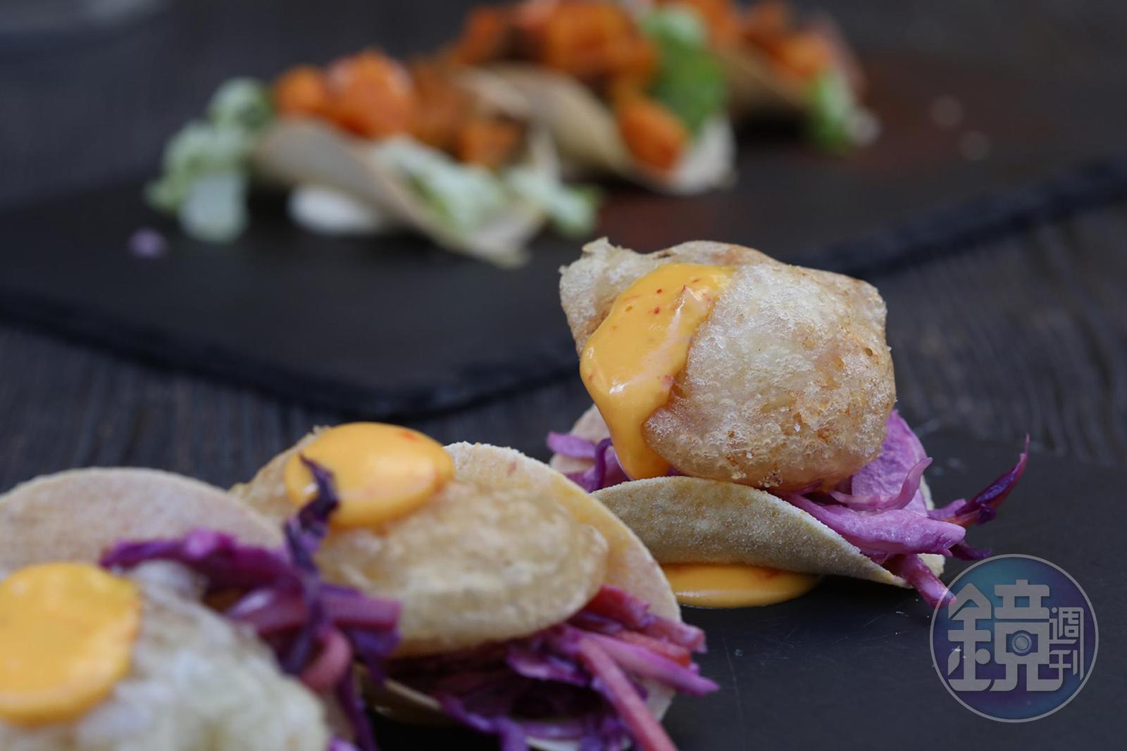 炸魚玉米餅「Finger Tacos Di Pesce」,上面還淋上辣蛋黃醬。(5歐元/份、3個,約NT$175)