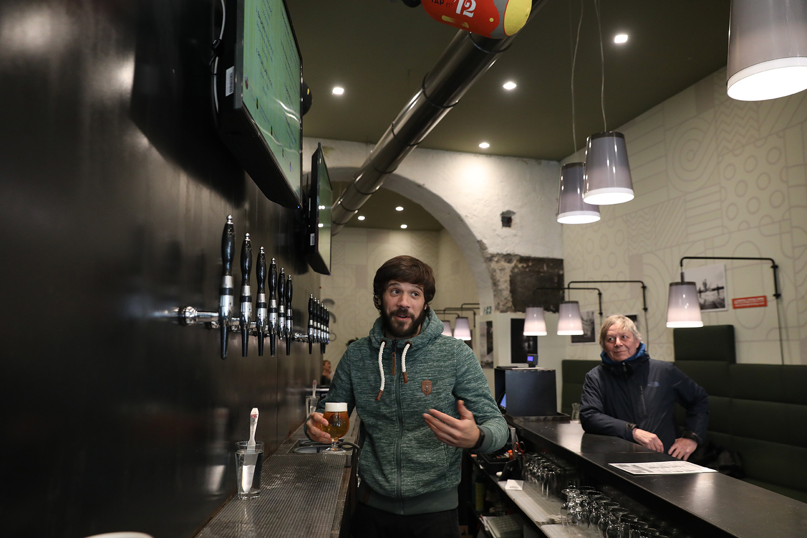 「Hops Beerstrò」每次會同時推出10種來自義大利各地的精釀啤酒。