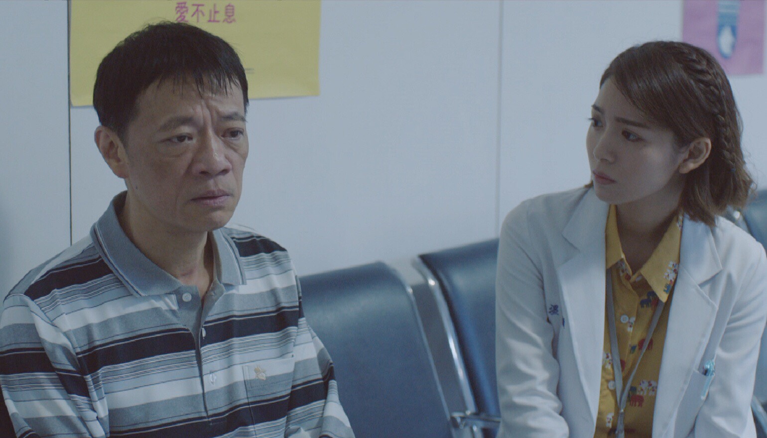 吳朋奉（左）認為死亡沒那麼可怕，每個人都會死，死就死了。（公視提供）