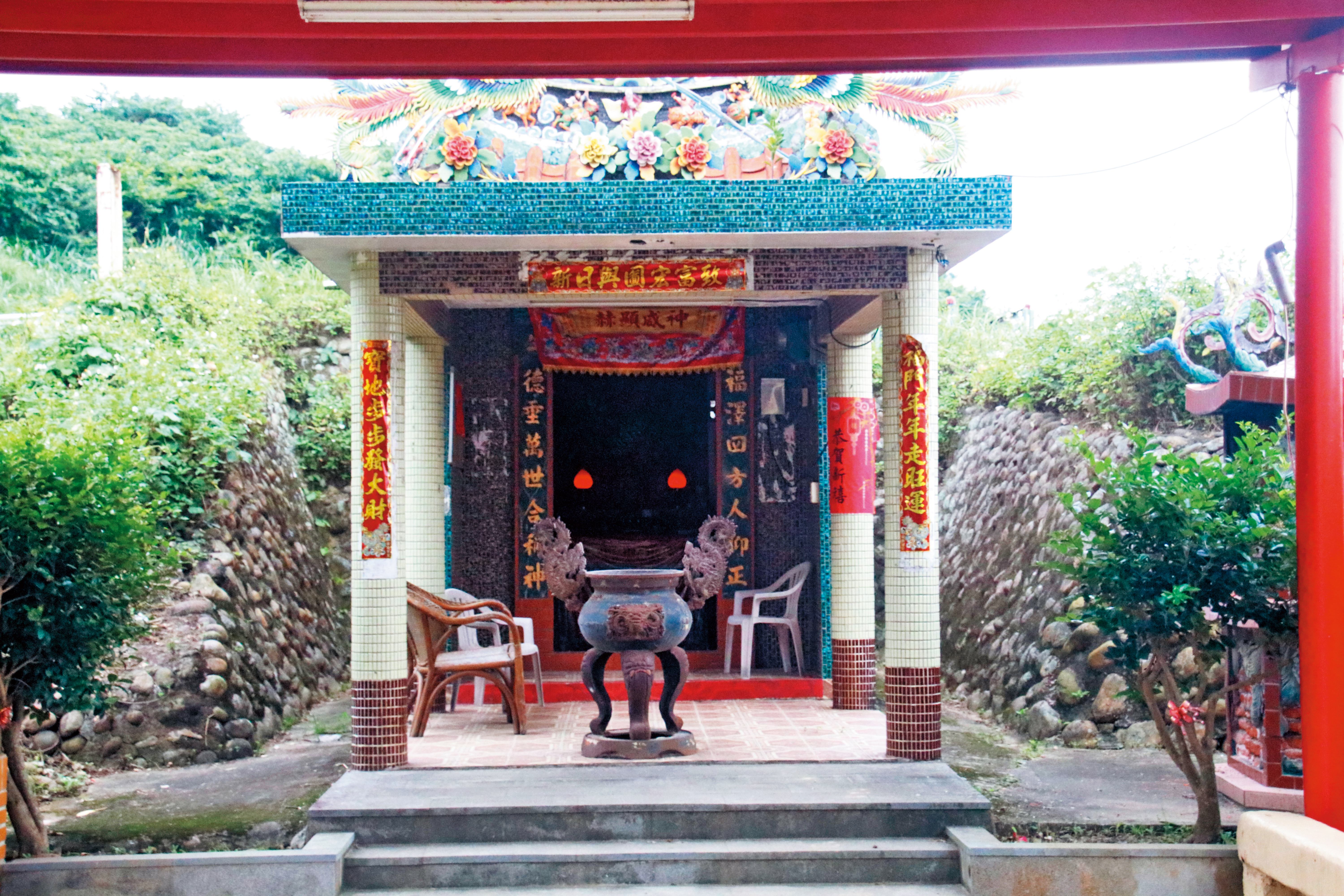 新北市新莊警分局長在案發現場附近的土地公廟拜拜後,警方便迅速調得破案關鍵畫面。