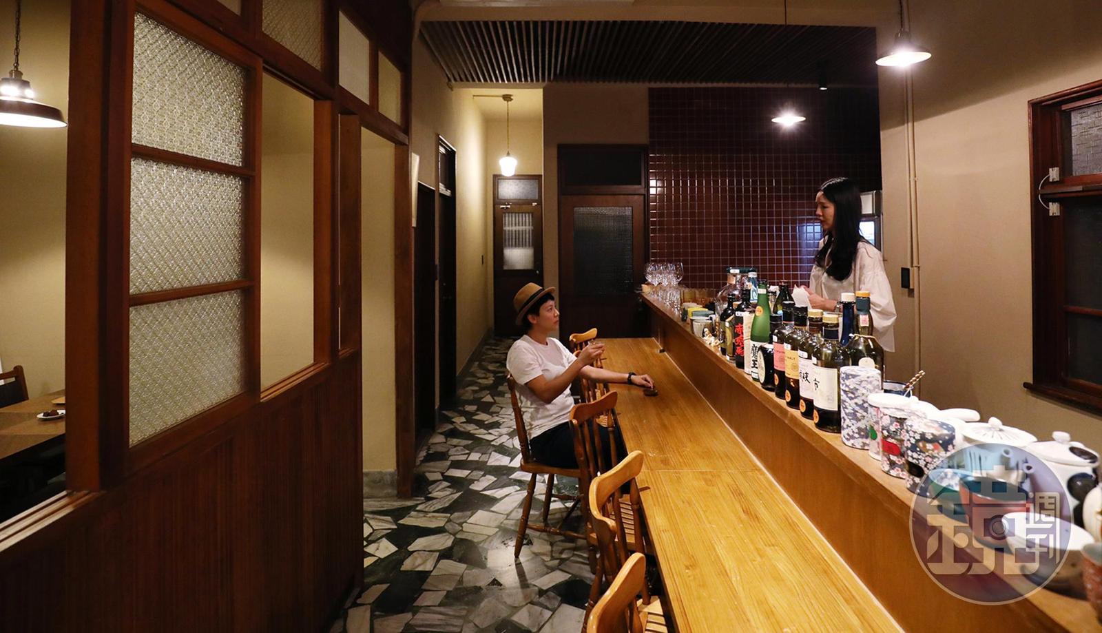 「素晴屋」的前身是老銀樓，經過建築師設計改裝，變成一間充滿和洋混合的溫馨小酒館。