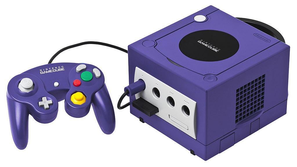 讓不少老玩家愛不釋手的任天堂「GameCube」主機。（圖片來源：Wiki 百科）