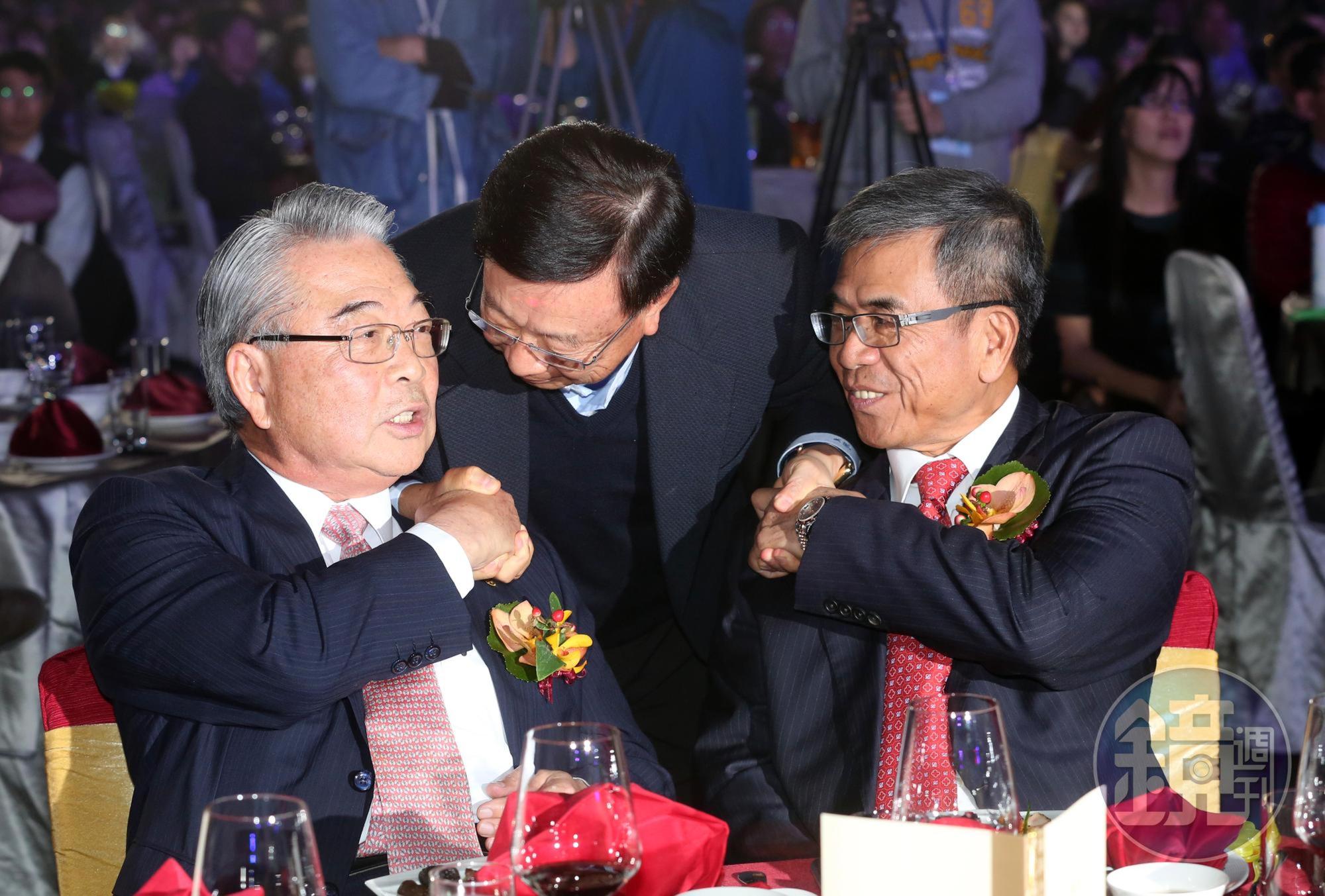 仁寶董事長許勝雄(右)與副董事長陳瑞聰(左)積極布局轉投資事業。