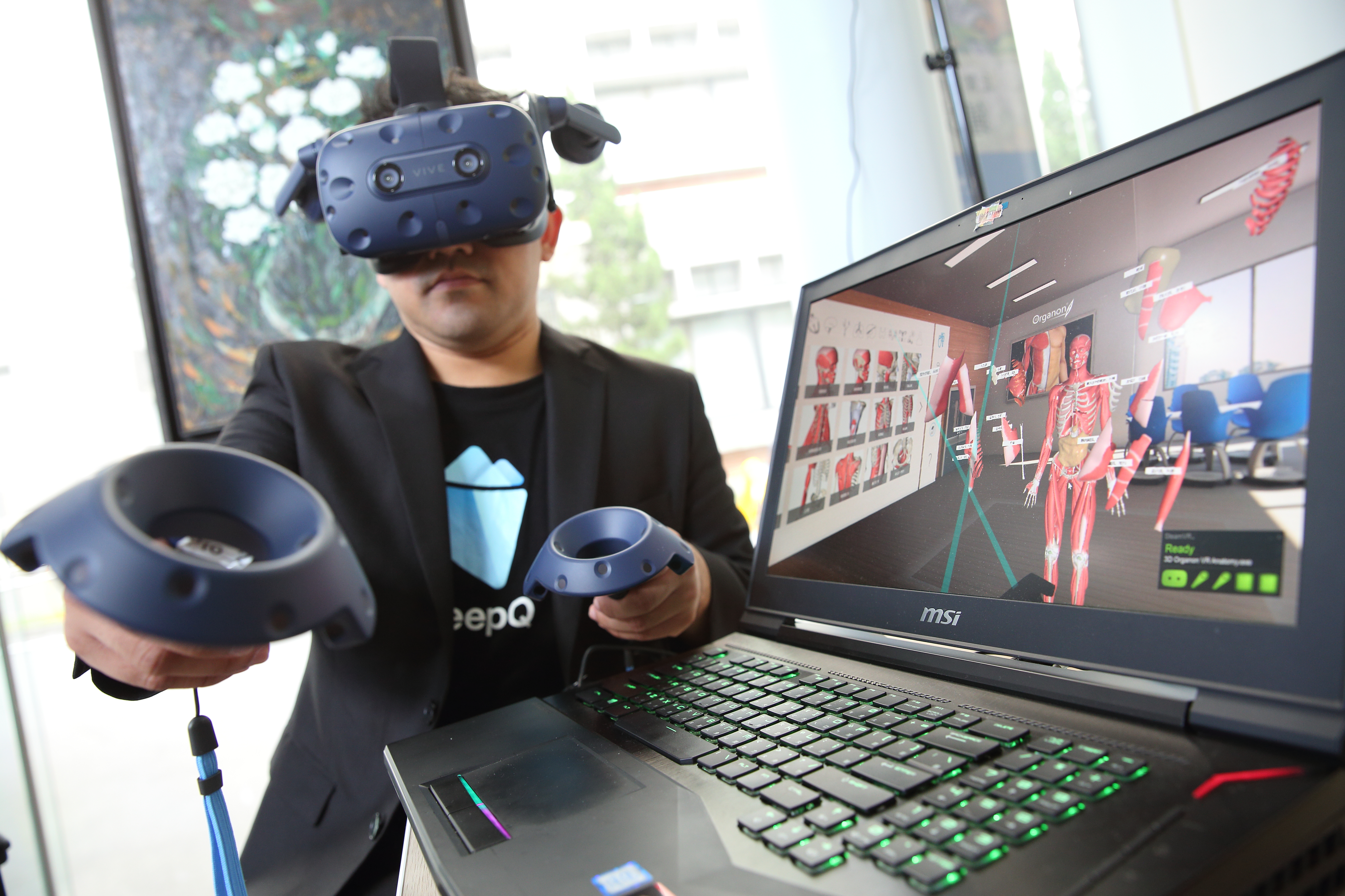 宏達電成立健康醫療事業部DeepQ，透過VR設備布局醫療產業。