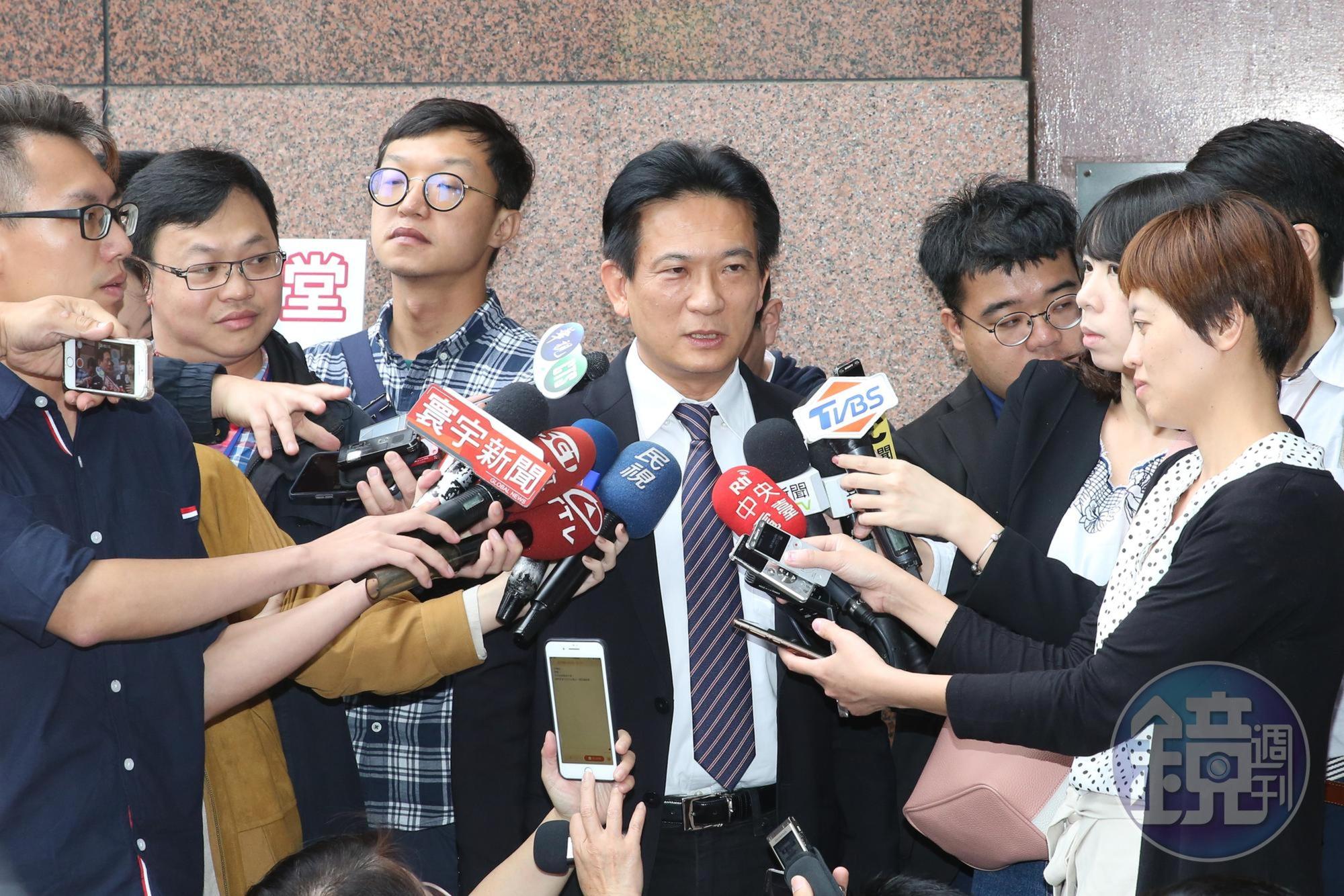 賴清德陣營代表林俊憲出席協調會前接受媒體訪問。