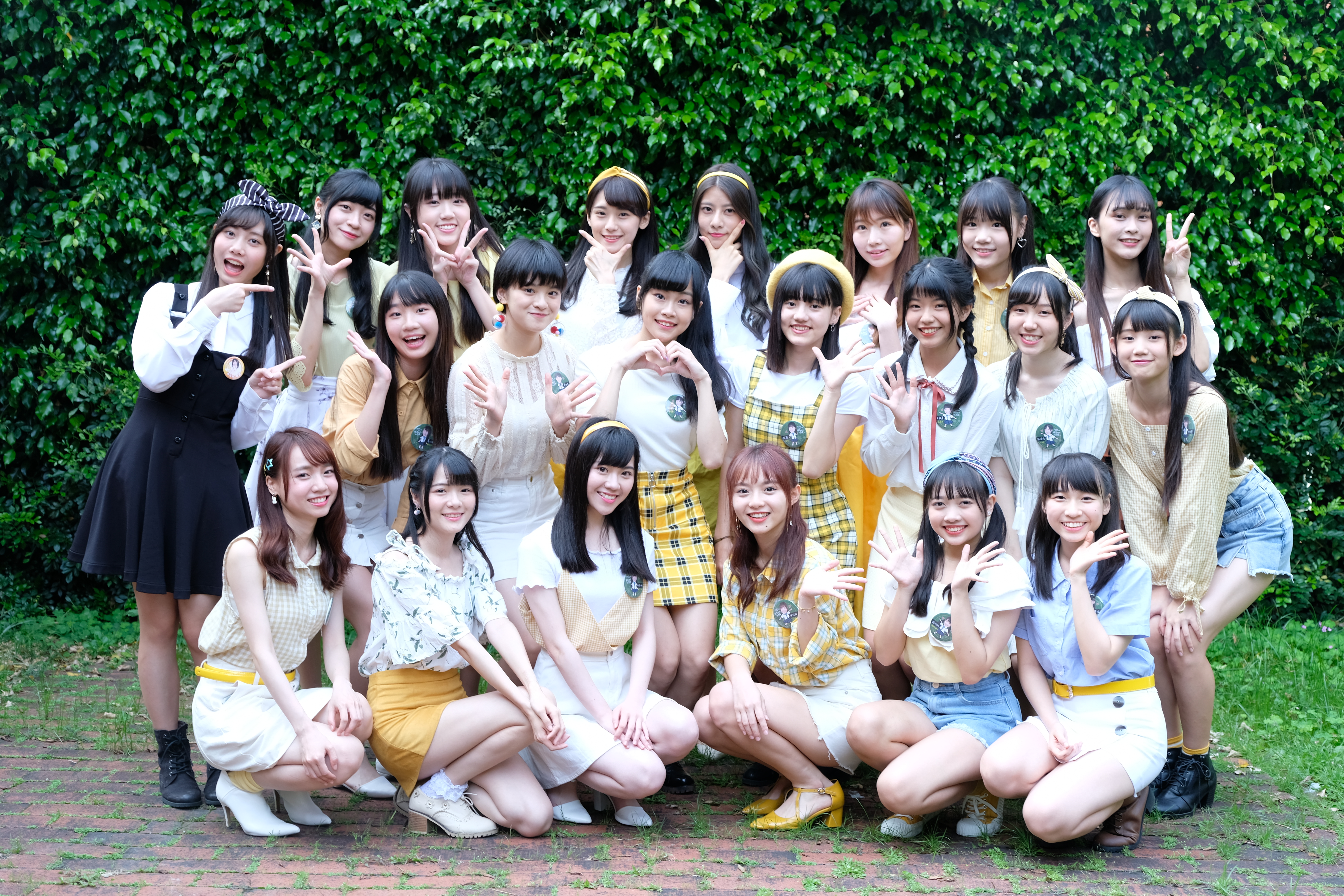 人氣女團AKB48 Team TP「綠草地上的約會」門票限量160位粉絲，每張票2000元，7分鐘銷售一空，進帳32萬。（好言娛樂提供）
