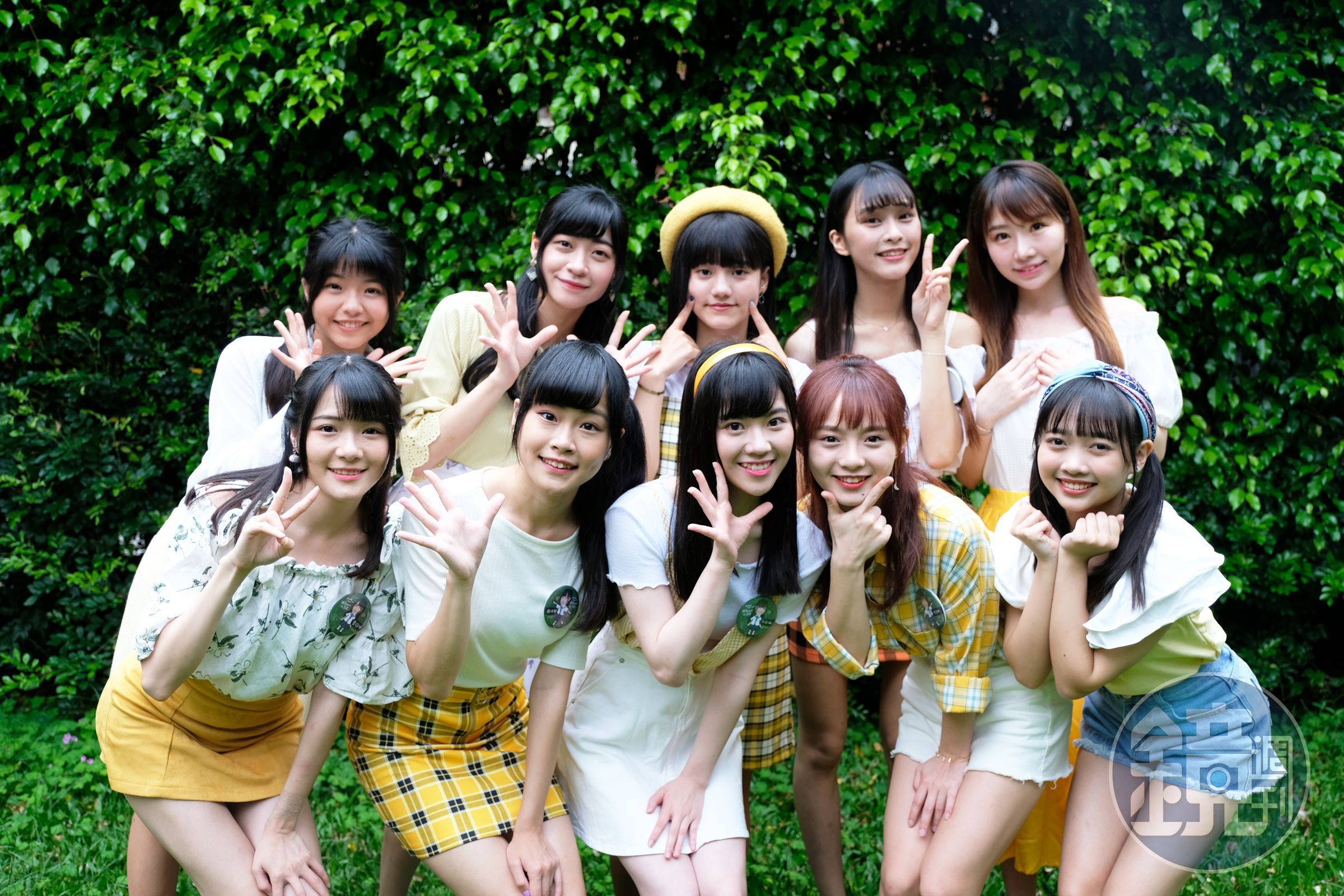 人氣女團AKB48 Team TP舉辦「綠草地上的約會」，20位團員身著黃色系主題服裝盛裝出席。（好言娛樂提供）