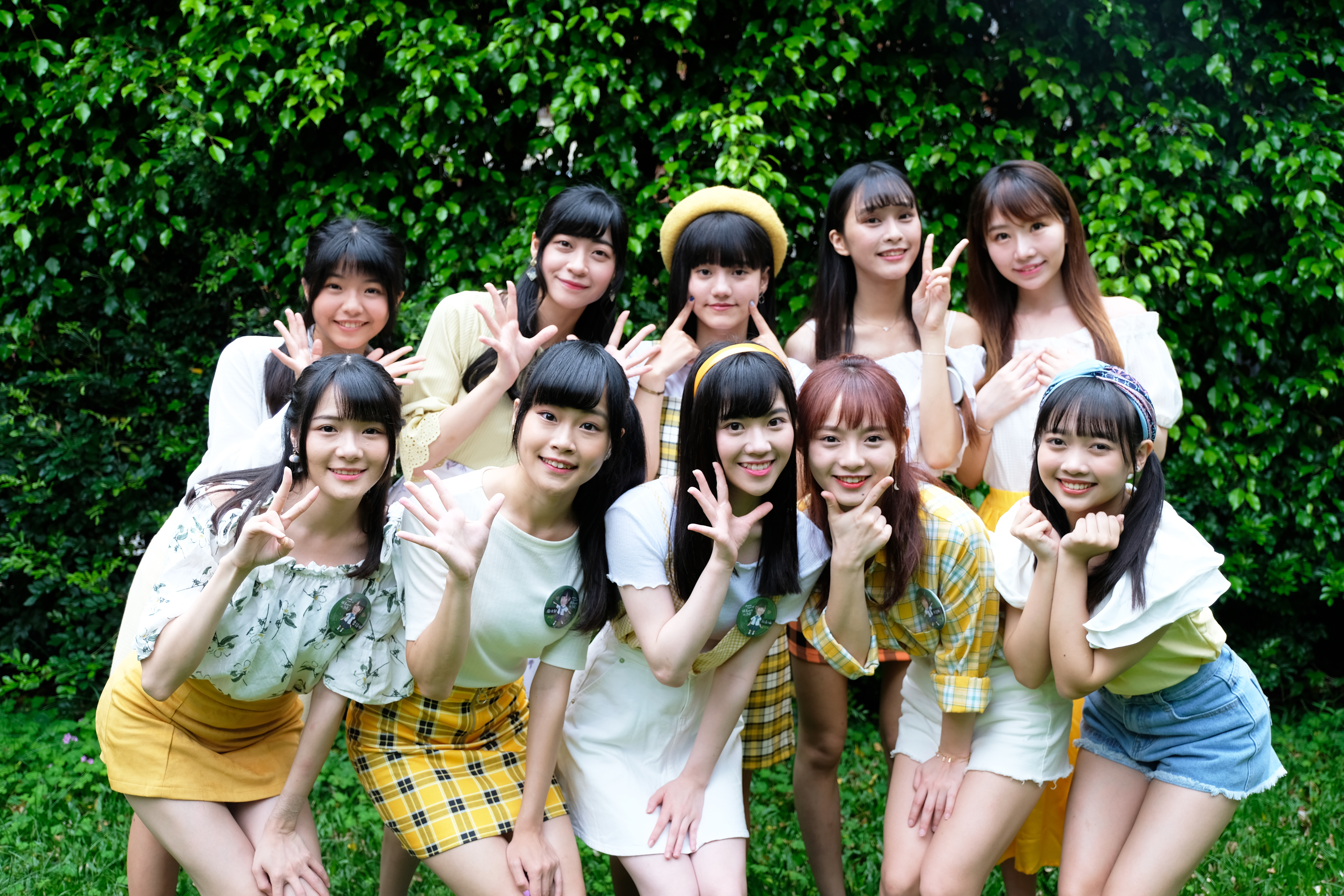人氣女團AKB48 Team TP舉辦「綠草地上的約會」，20位團員身著黃色系主題服裝盛裝出席。（好言娛樂提供）