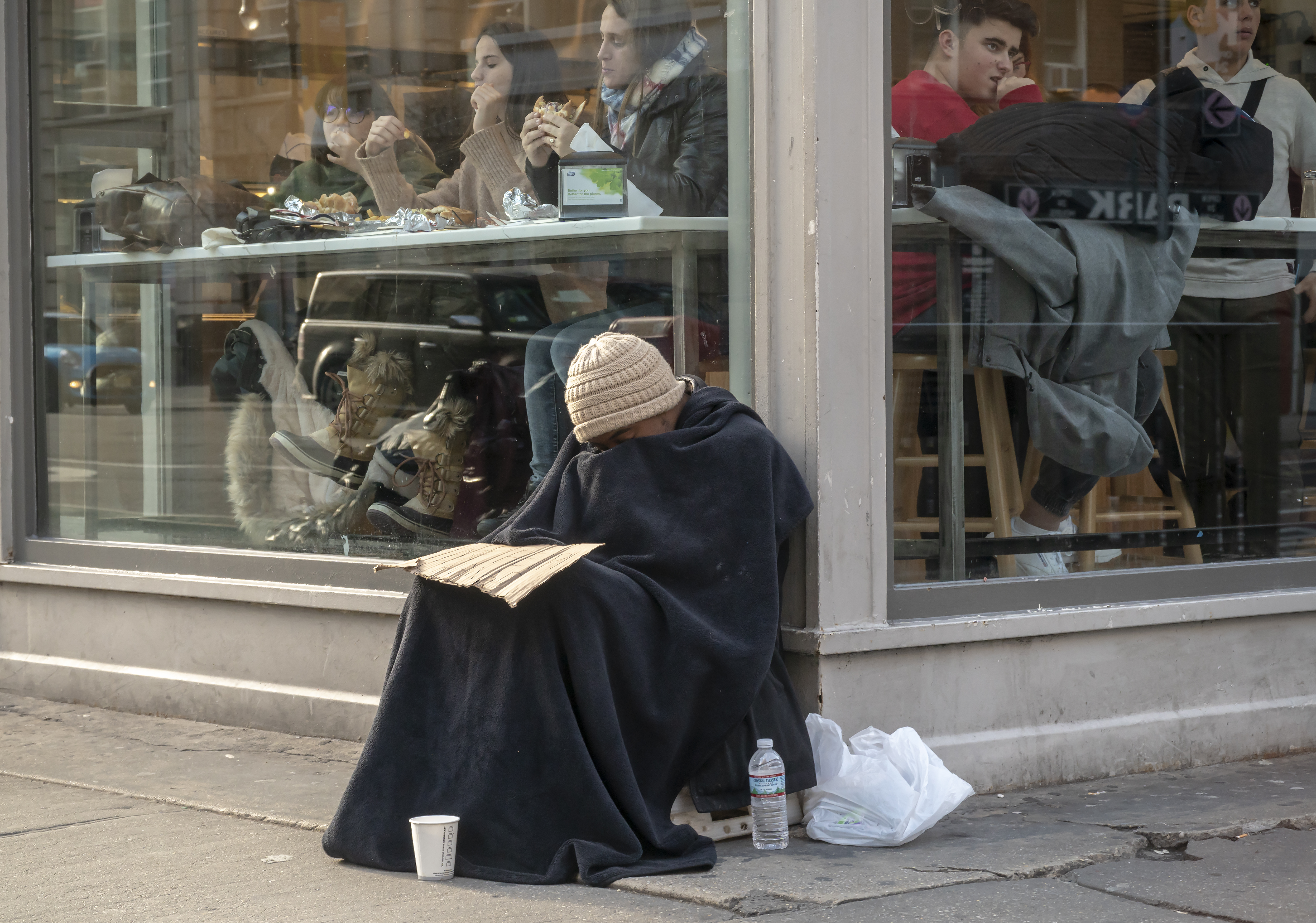 研究顯示，貧窮與疾病之間有一定的關聯性。（東方IC）
