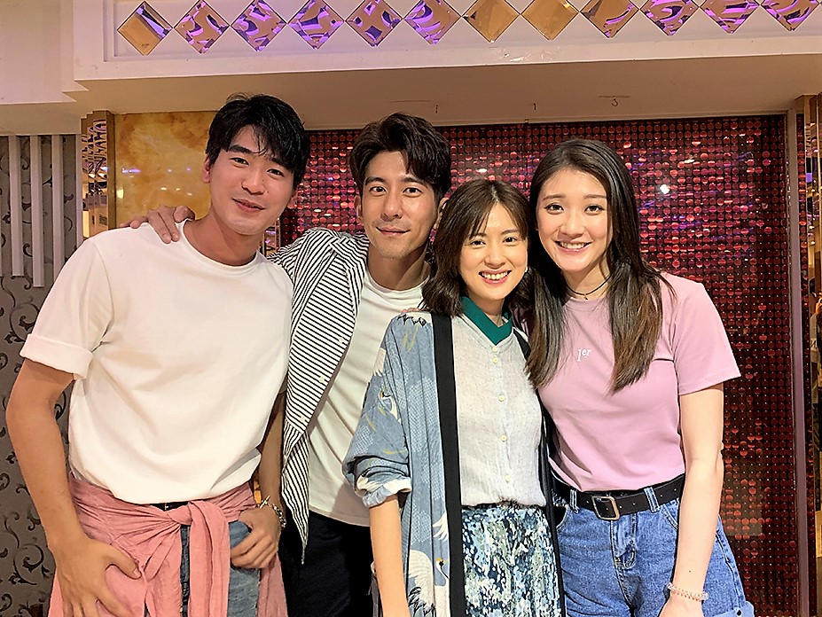 《天堂的微笑》演員群拍攝出溫暖的好感情，左起為涂善存、修杰楷、林予晞、林逸欣。（TVBS提供）