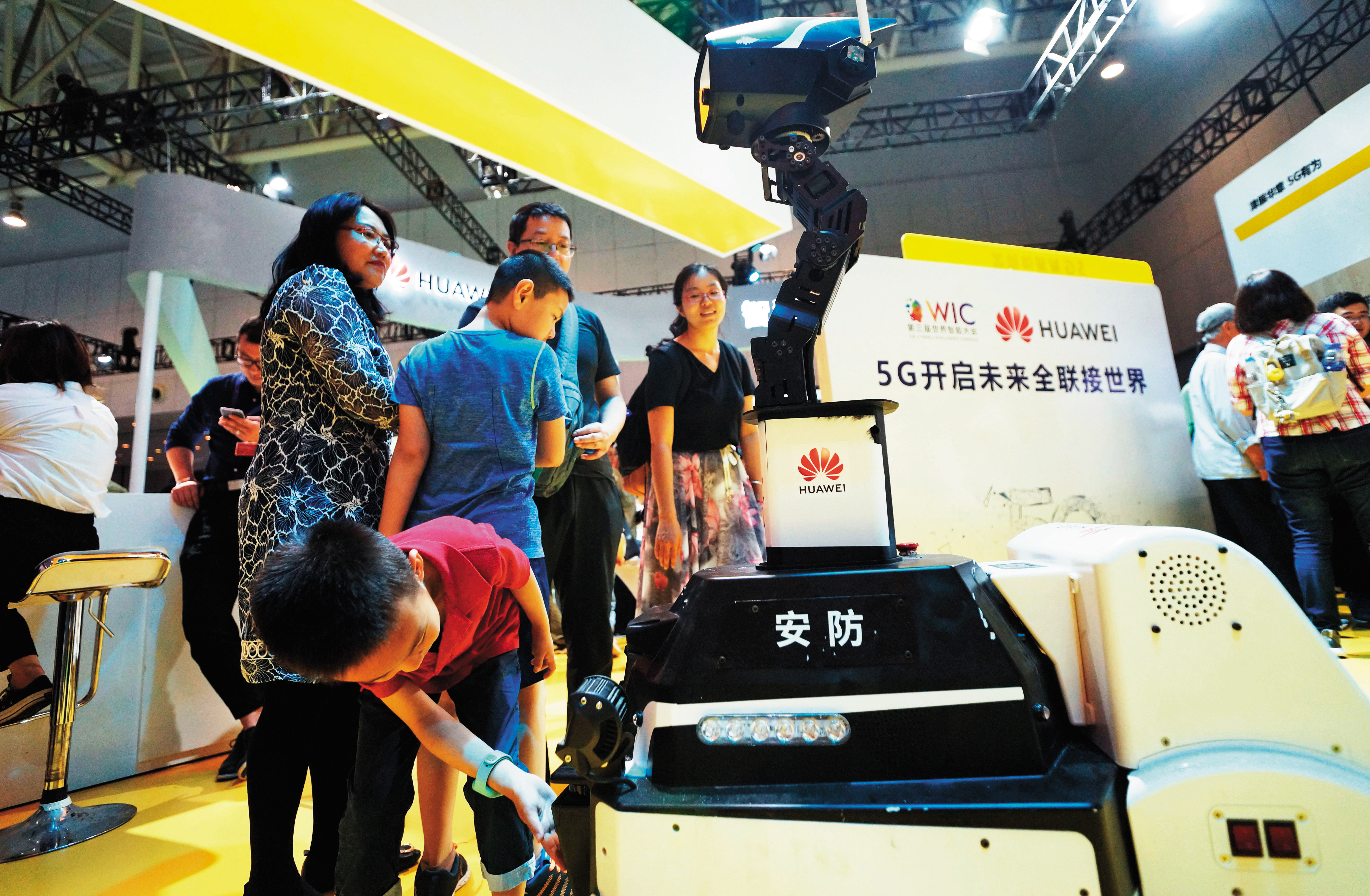 華為被放入美商務部的「實體清單」，代表如果沒有美政府批准，華為無法向美企業購買零組件和技術。（東方IC）