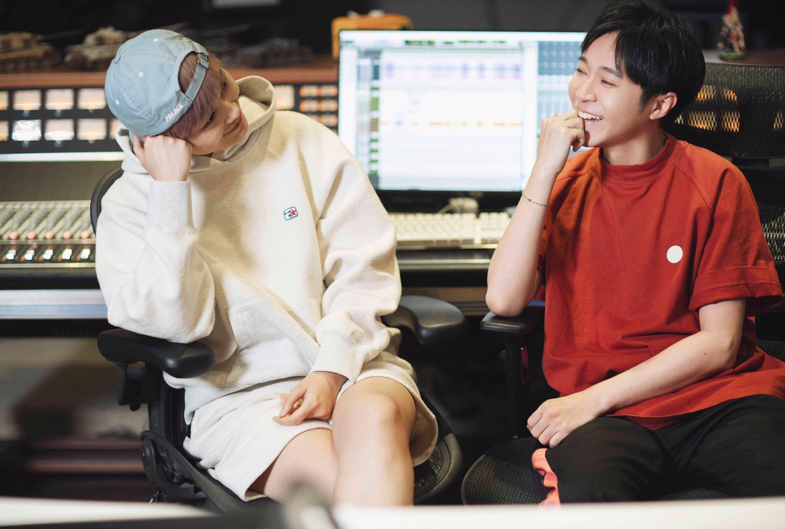 李宇春、吳青峰首度合作單曲〈作為怪物〉,一推出就引發網友熱議。(環球提供)