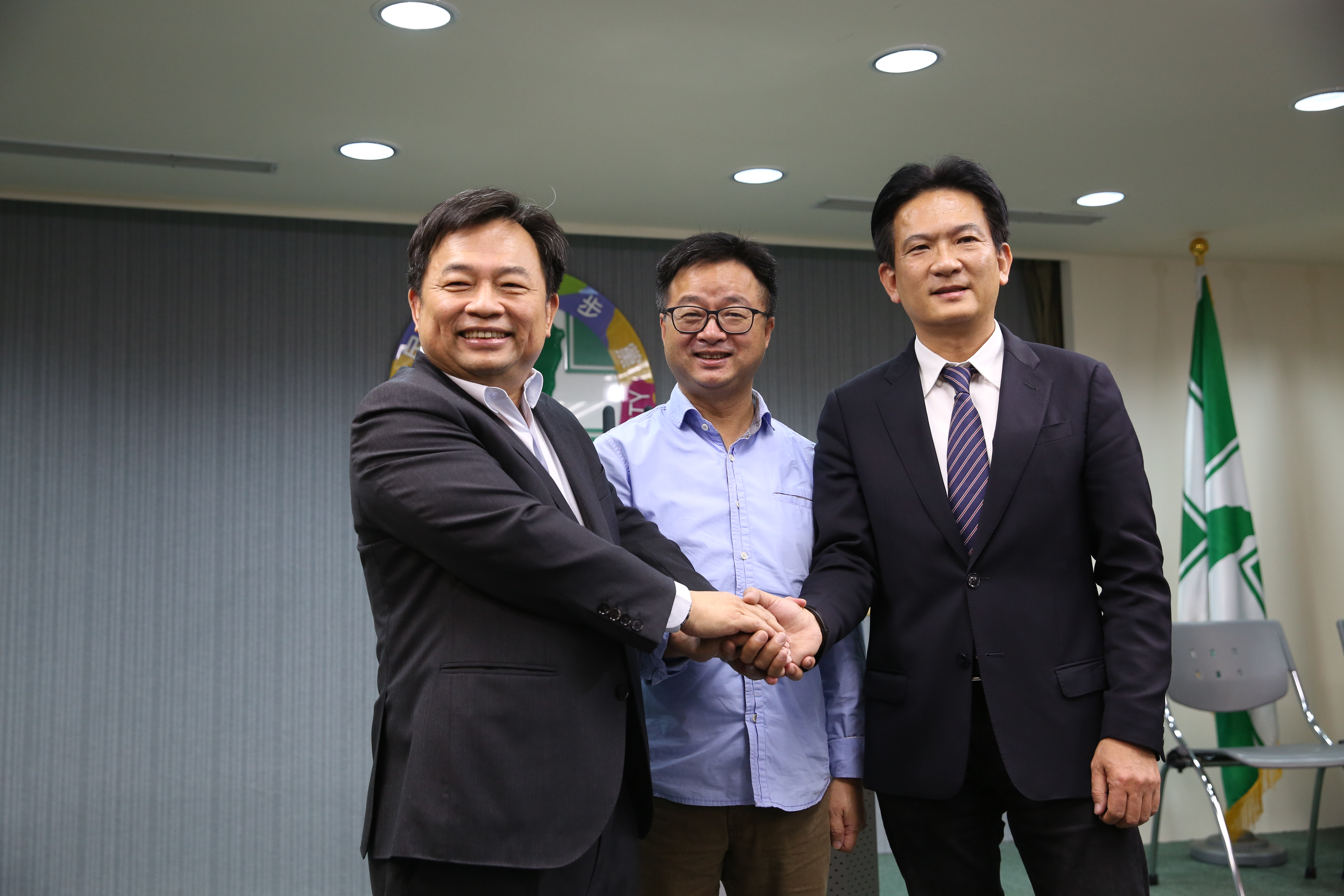 蔡賴第3次協調會後，民進黨祕書長羅文嘉（中）、蔡英文陣營代表林錫耀（左）、賴清德陣營代表林俊憲（右）一同說明會談結論。