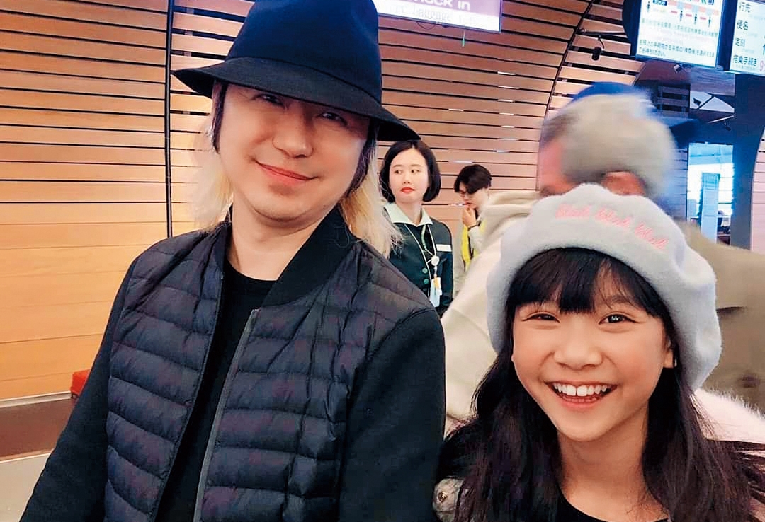 喬爸和喬媽離婚後便撫養喬喬至今，在他的阻撓下，喬媽在過世前7年都沒見到女兒。（翻攝自于卉喬IG）