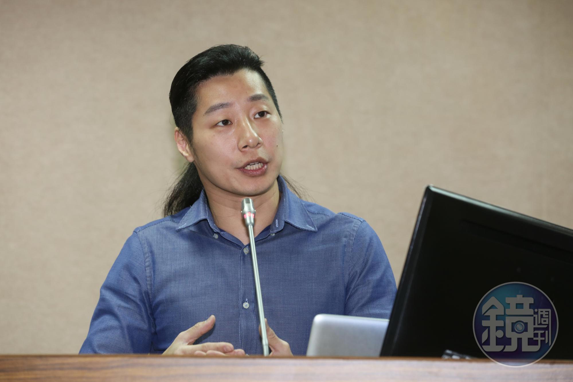 富士康前國際行政總裁程天縱稱12跳是精神重症,林昶佐怒轟其汙名化精神疾病。