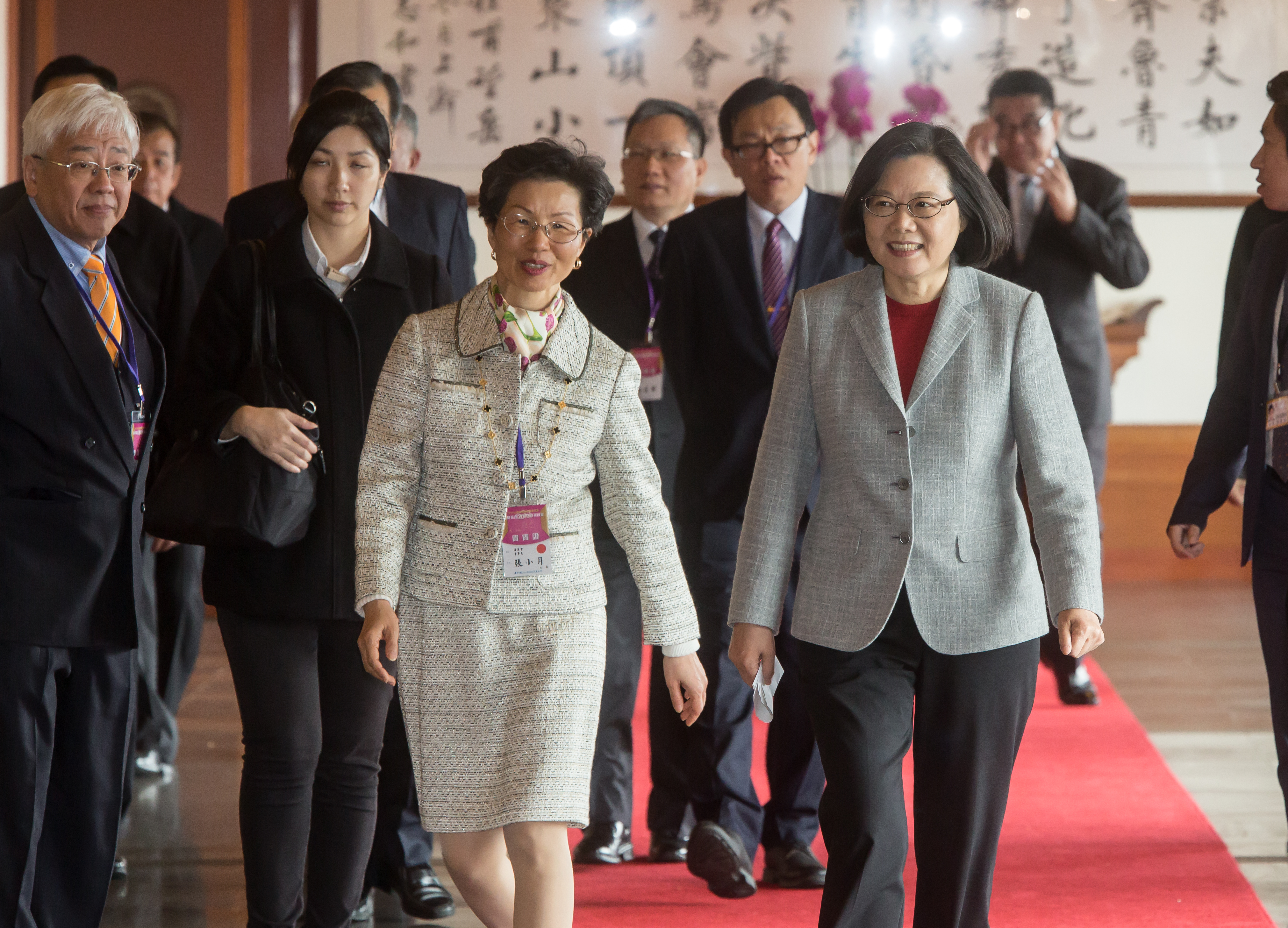 積極尋求連任的蔡英文總統，透過國發會祭出了200億元的利息補貼，盼吸引至少1.3兆元的台商資金回台投資。