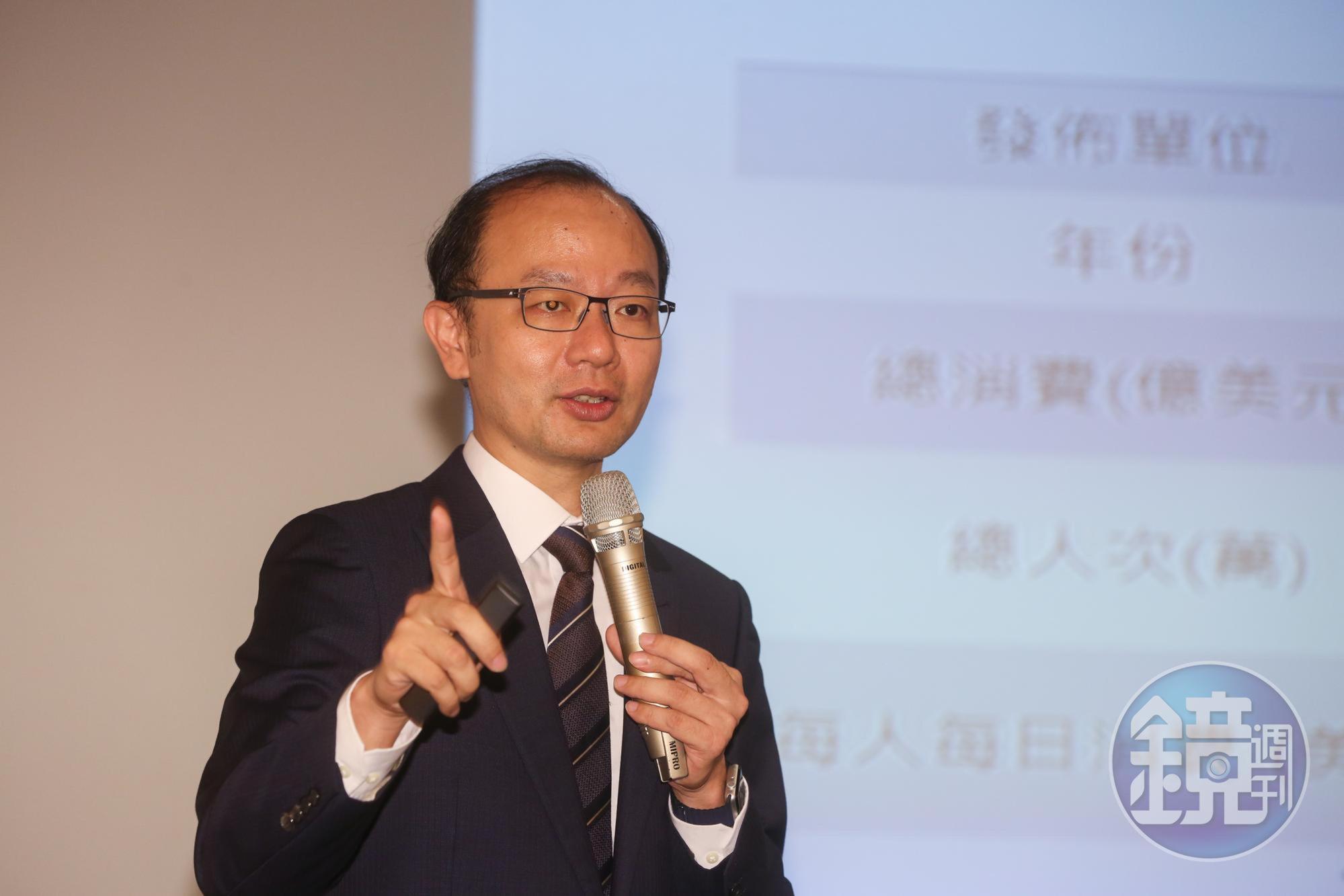 台經院景氣預測中心主任孫明德認為,短期中美貿易戰對出口傷害大於回台投資,但會對台灣未來5到20年的經濟成長產生貢獻。