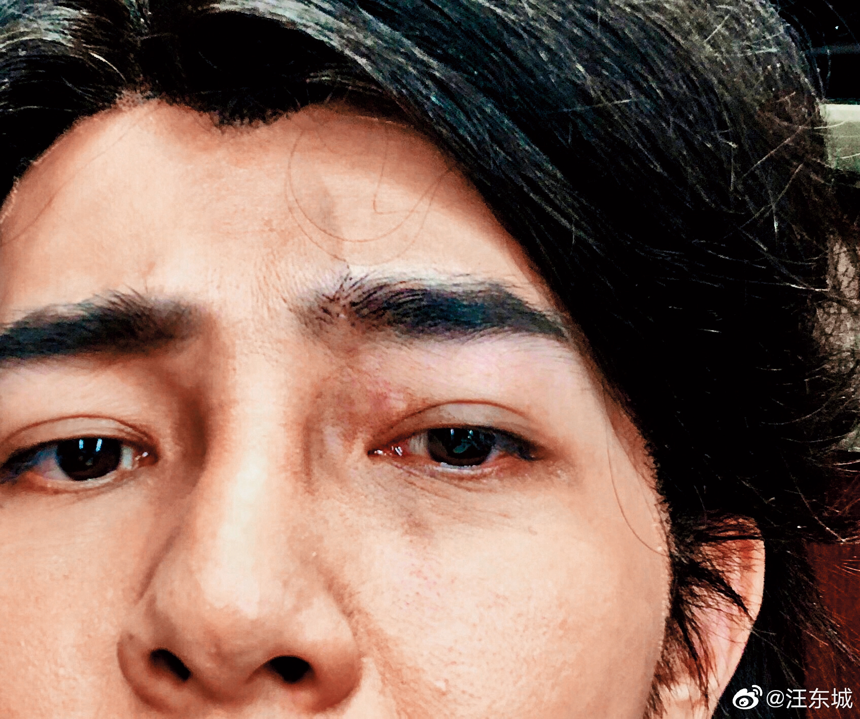 汪東城在大陸拍戲，之前拍攝古裝劇《干將莫邪》，不慎受傷破相。（翻攝自汪東城微博）