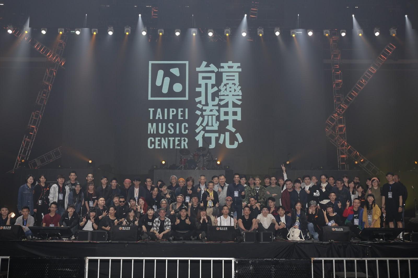 北流4月底進行功能測試，全體幕後工作人員也上台合照留念。（北流提供）