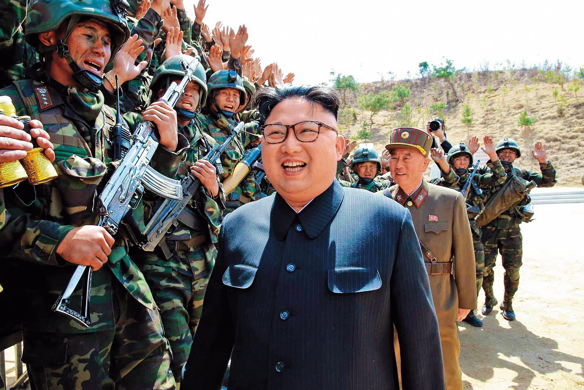 北韓領導人金正恩被視為狂人,積極發展核武及試射飛彈,不甩美國制裁。(東方IC)