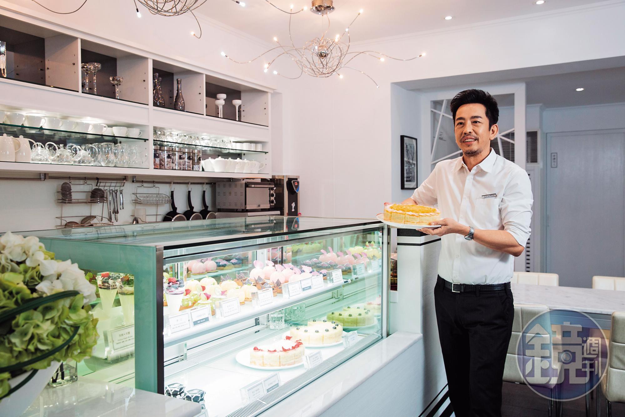 Rico喜愛簡約風格，店內裝潢、產品包裝都以黑、白色系為主。
