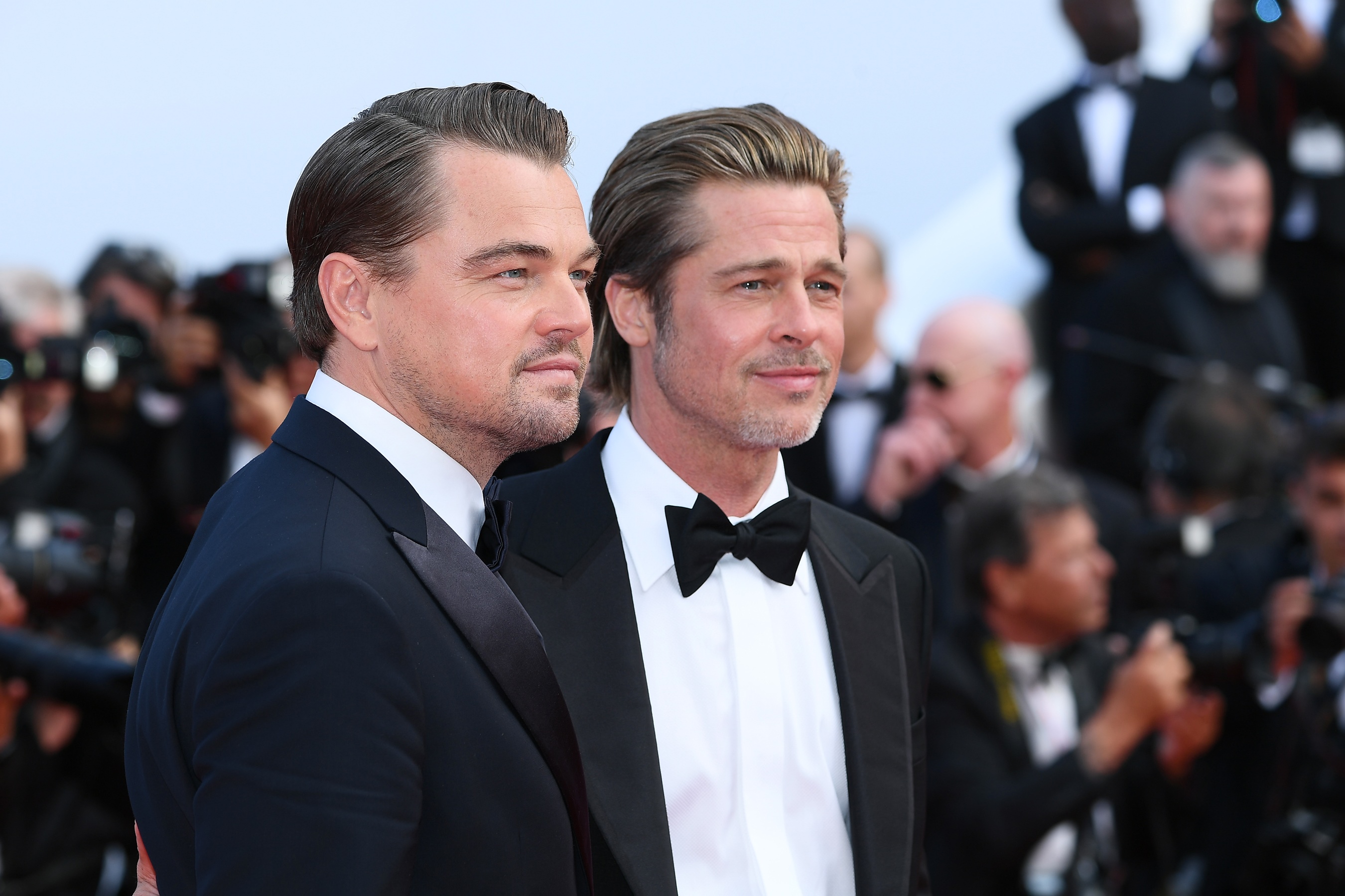 布萊德彼特與李奧納多狄卡皮歐在坎城紅毯世紀同框，雙帥星光令紅毯的媒體幾乎暴動。（双喜電影）
