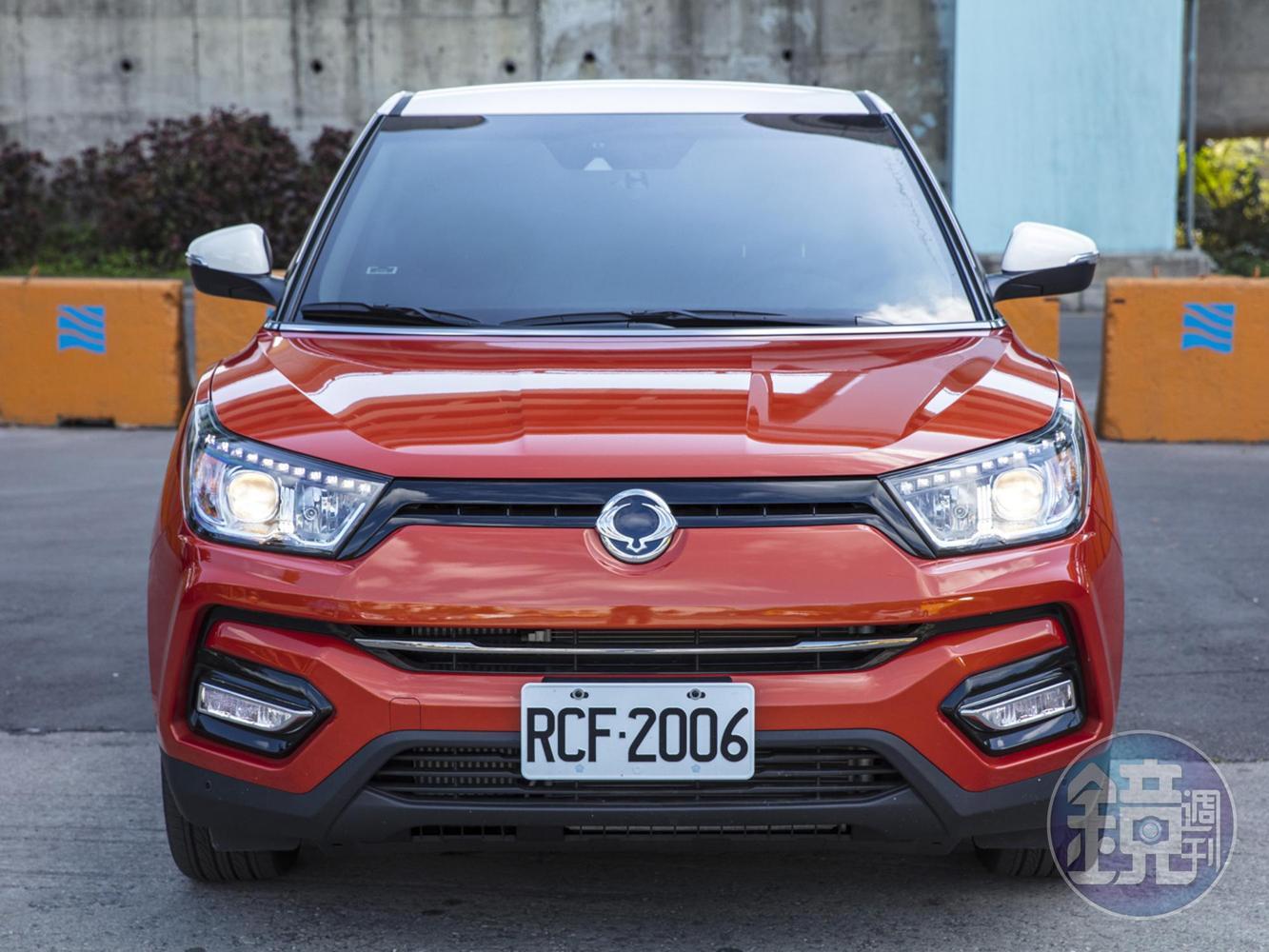 2019年式 Tivoli車頭的造型雖與2018年式相同，但加上了一些鍍鉻飾條加以修飾，區別出年份上的差異。