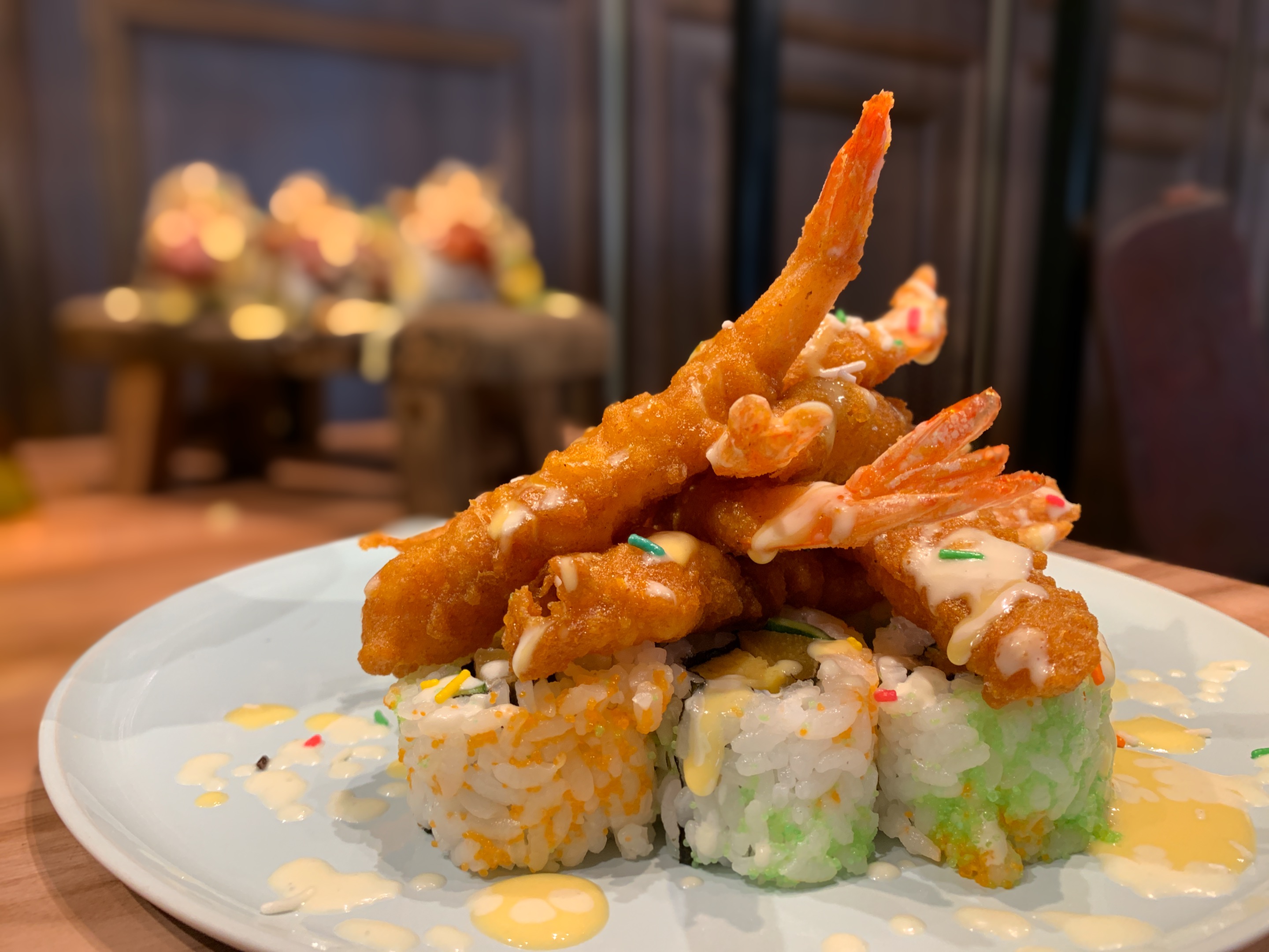 天成文旅華山町附設的餐酒館「叁四町」，新推出改良自加州卷壽司的火山卷料理。