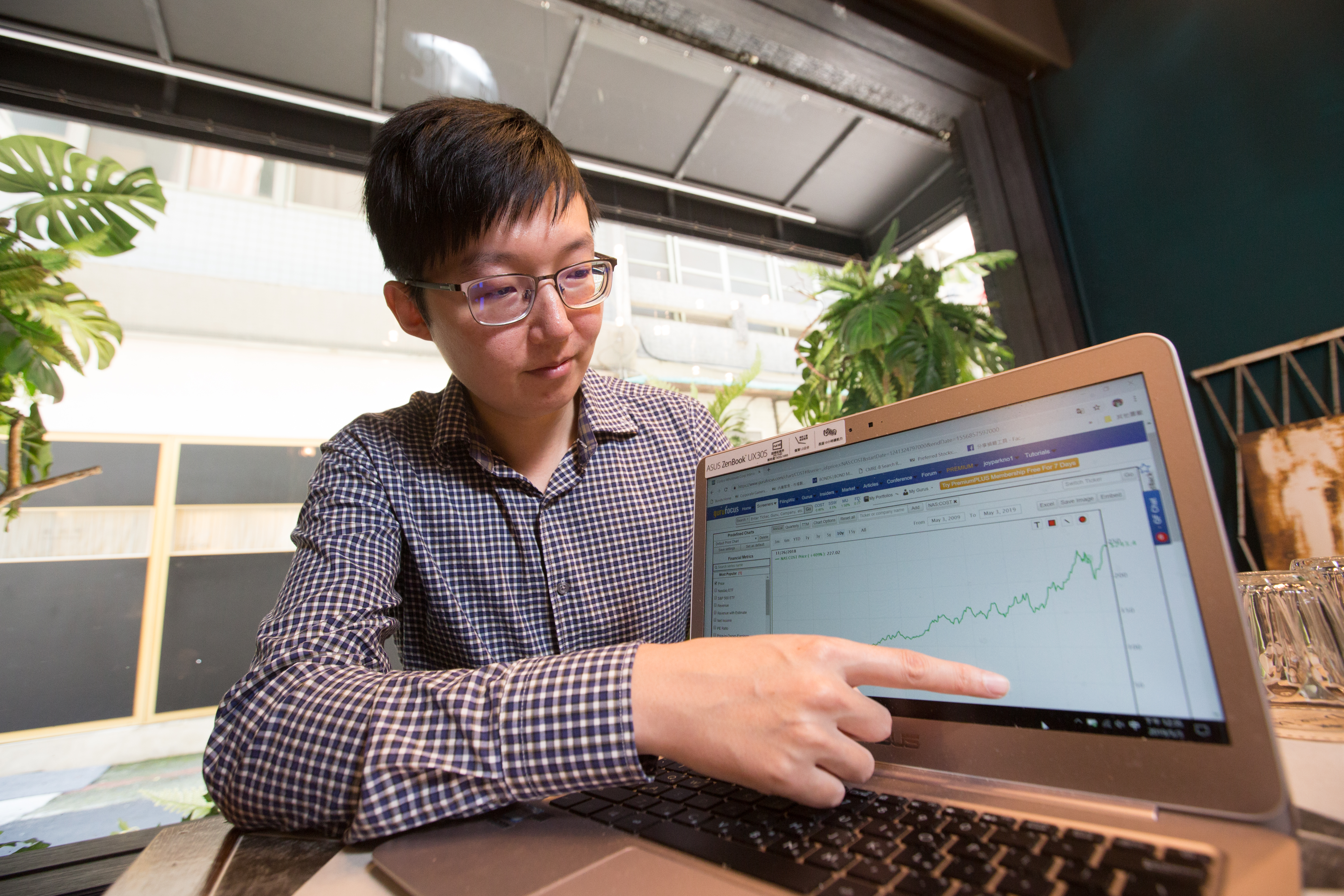 施雅棠衷情公司債,除了挑選有一定的步驟外,每天還會閱讀持有公司的財報。