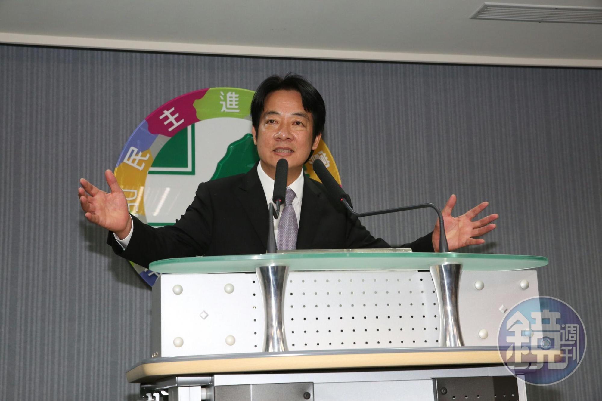 民進黨總統初選候選人賴清德在中執會後說明他提出的新協調方案。