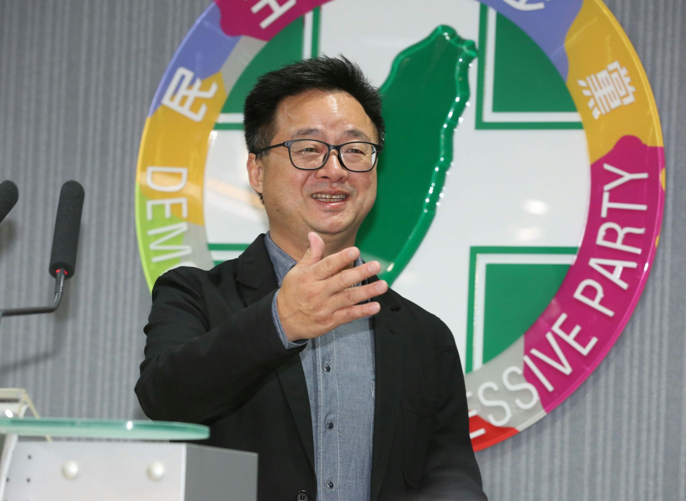羅文嘉說,賴陣營就提出他的說法,但那不代表5人小組、黨中央的看法。