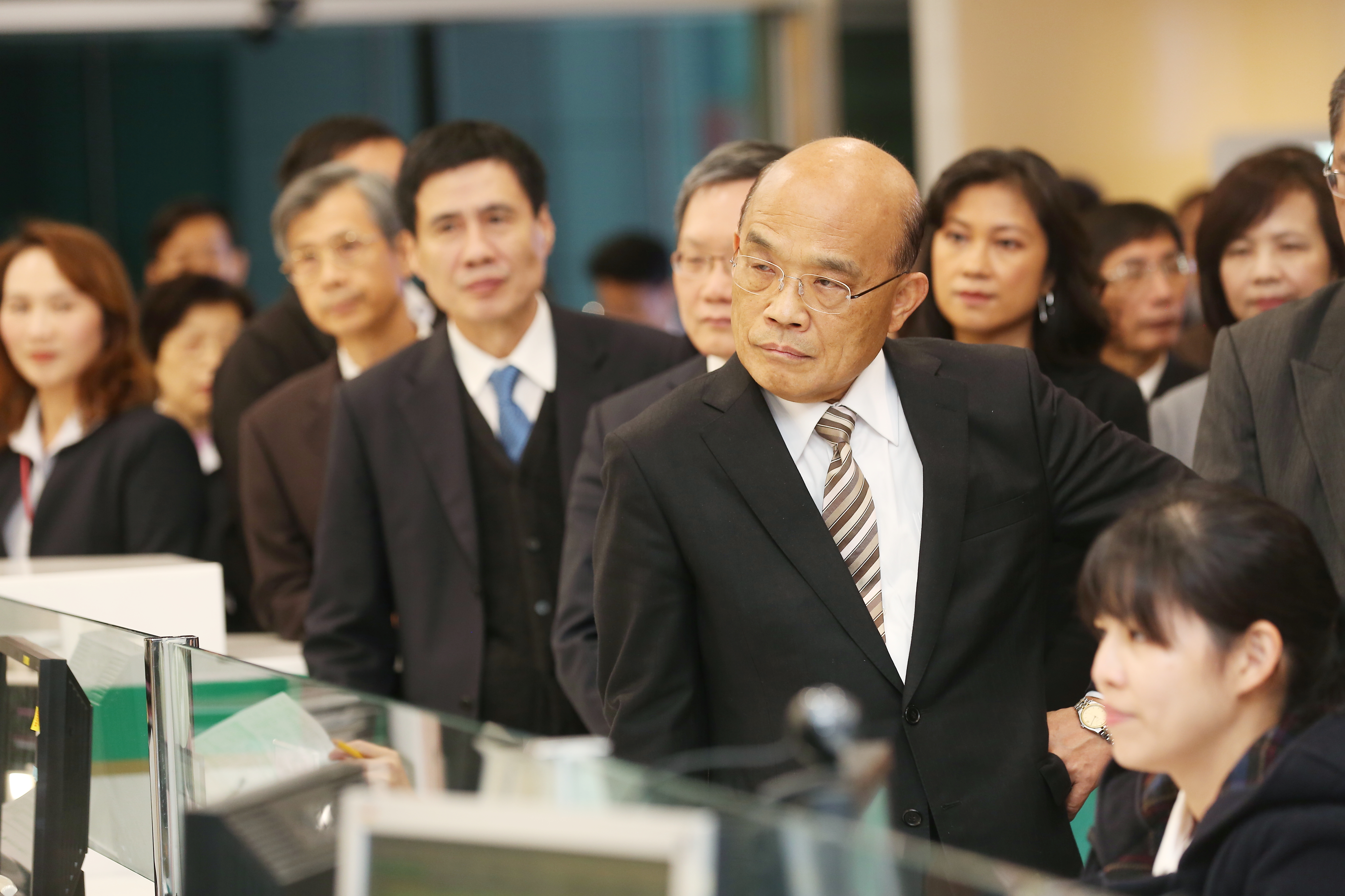 行政院長蘇貞昌在同婚專法實施前提醒戶政人員，應對登記新人一視同仁，不得出現歧視性言行。