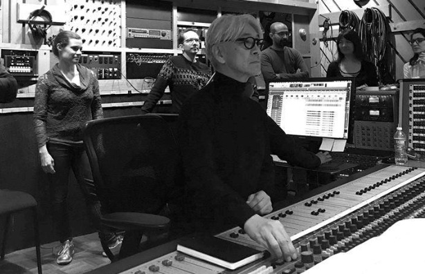 日本知名配樂家坂本龍一為《亡命之途》創作主題音樂，還被導演「退貨」三次。 （威視電影提供）