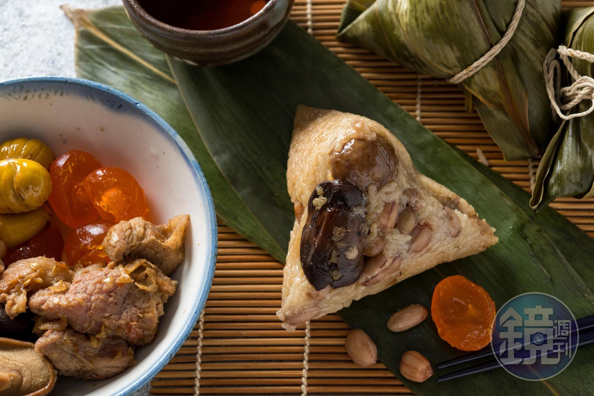 「花生蛋黃香菇栗子粽」調味適中,豐富配料堆疊入口層次。(40元/顆)