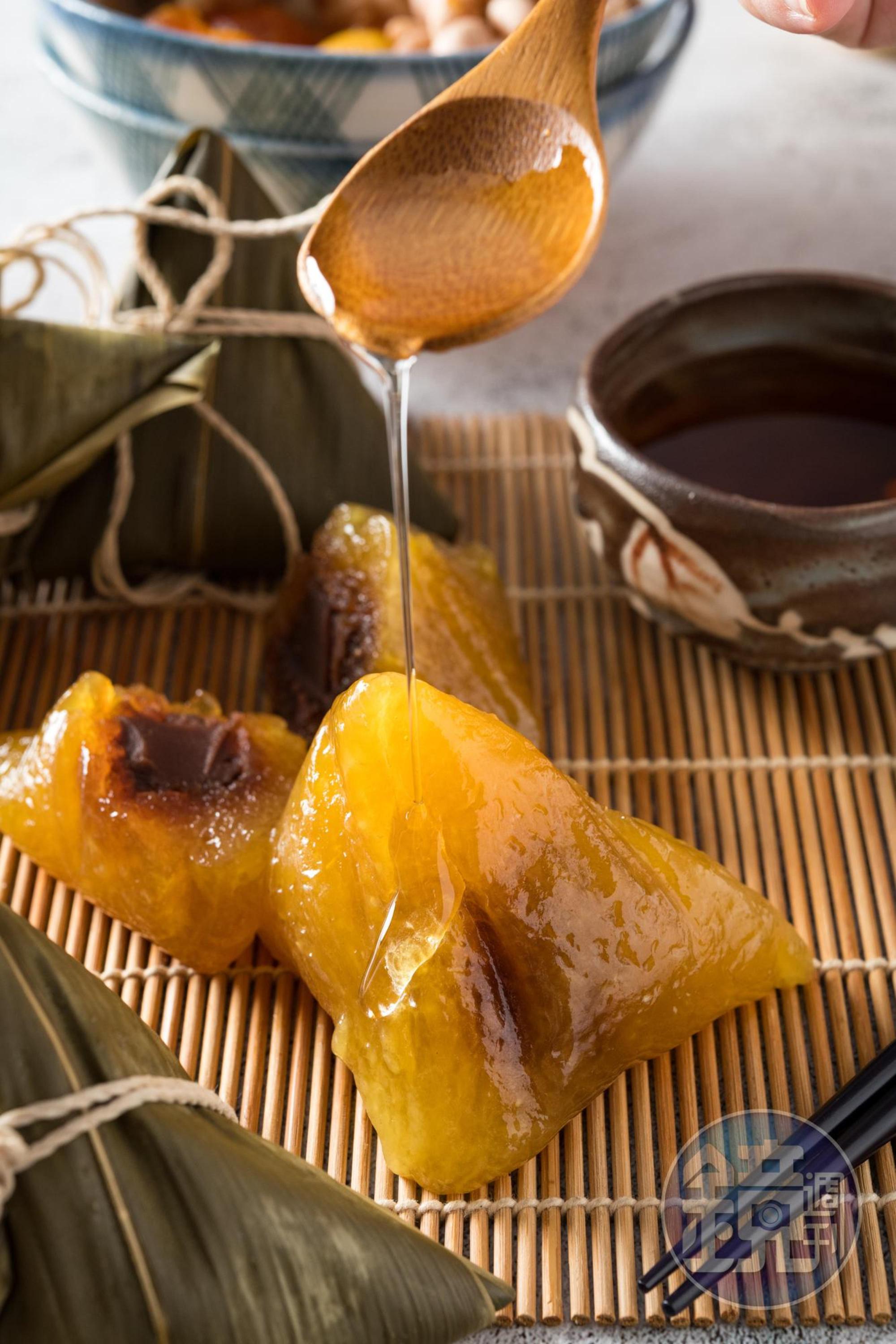 「豆沙粳粽」添加適量且合法的三偏磷酸鈉製作,淋果糖吃,Q涼綿密。(15元/顆)