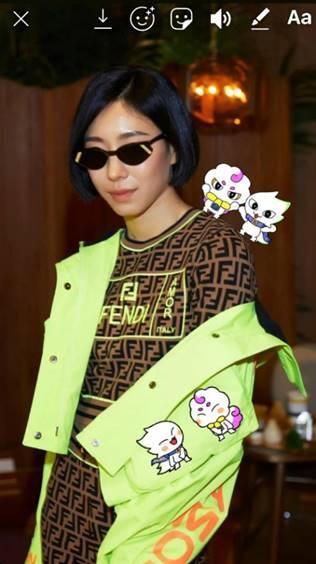 韓國的網紅 Lia Kim則是選了Gennie與Fennie 兩位可愛人偶貼在自己的限時動態上。（FENDI提供）