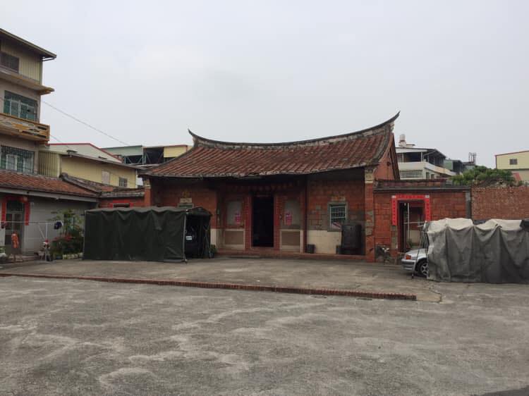 文化局原預定今天將到「劉家新厝」進行古蹟會勘，沒想到週一發公文預告卻變成「催拆令」。（翻攝自張豐藤臉書）
