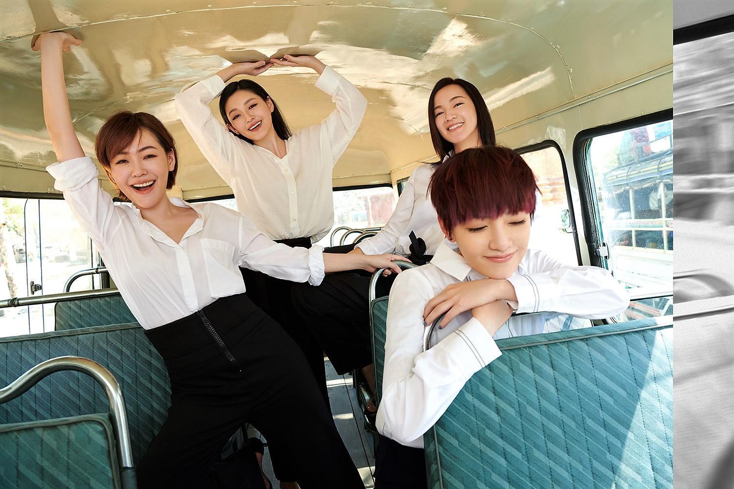 左起小S、大S、阿雅、范曉萱在WeTV《我們是真正的朋友》拍攝時尚照。（WeTV提供）
