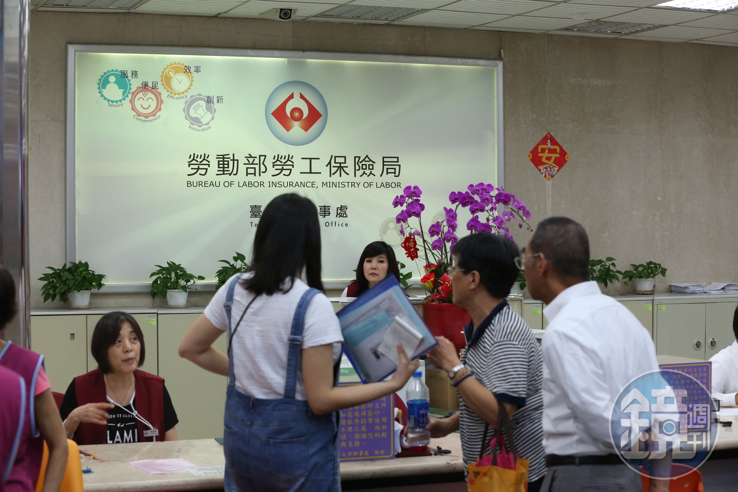 勞保的被保險人達1000萬餘人，是納保範圍最廣的社會保險。