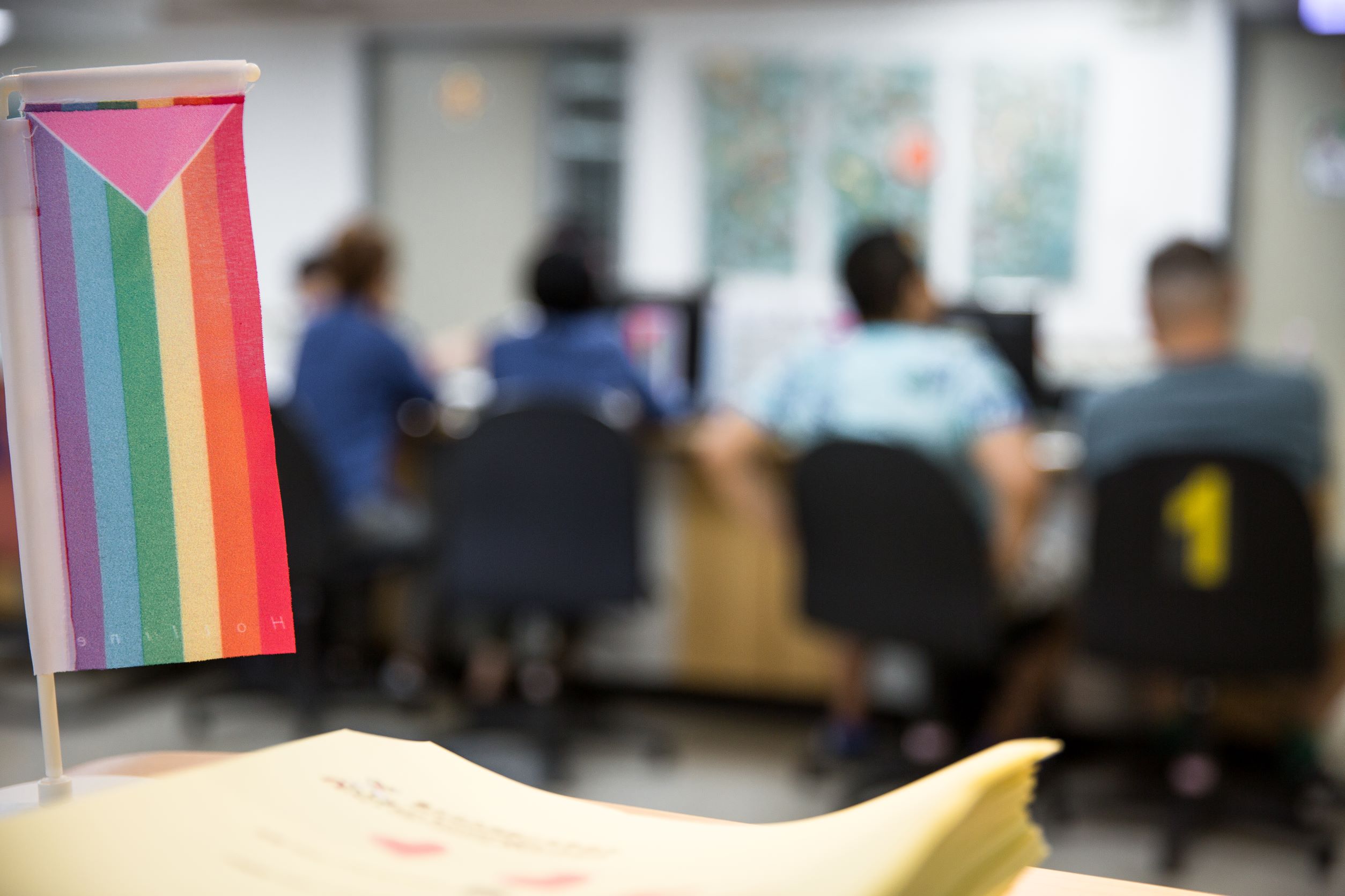 內政部移民署台北市服務站，受理第1對國人的南非籍同性配偶申請依親居留。