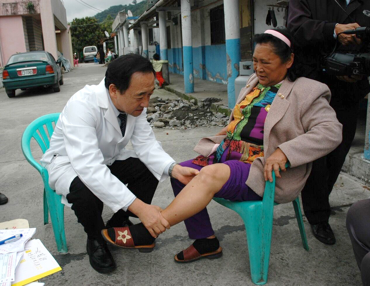2007年南美洲的玻利維亞發生強震，林元清赴玻利維亞義診。（林元清提供）
