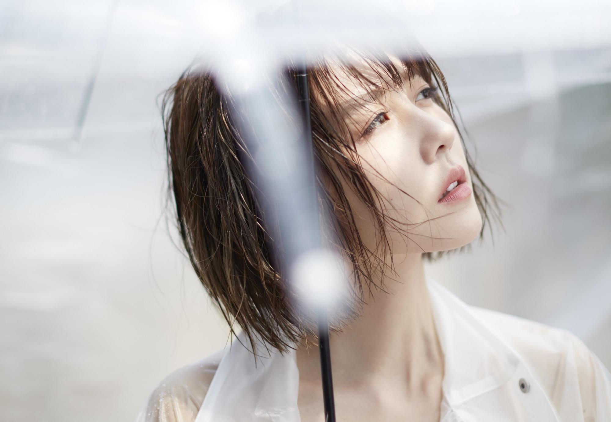 邵雨薇初試啼聲一名驚人，完整推出個人首張專輯《微雨》。（寬宏藝術提供）